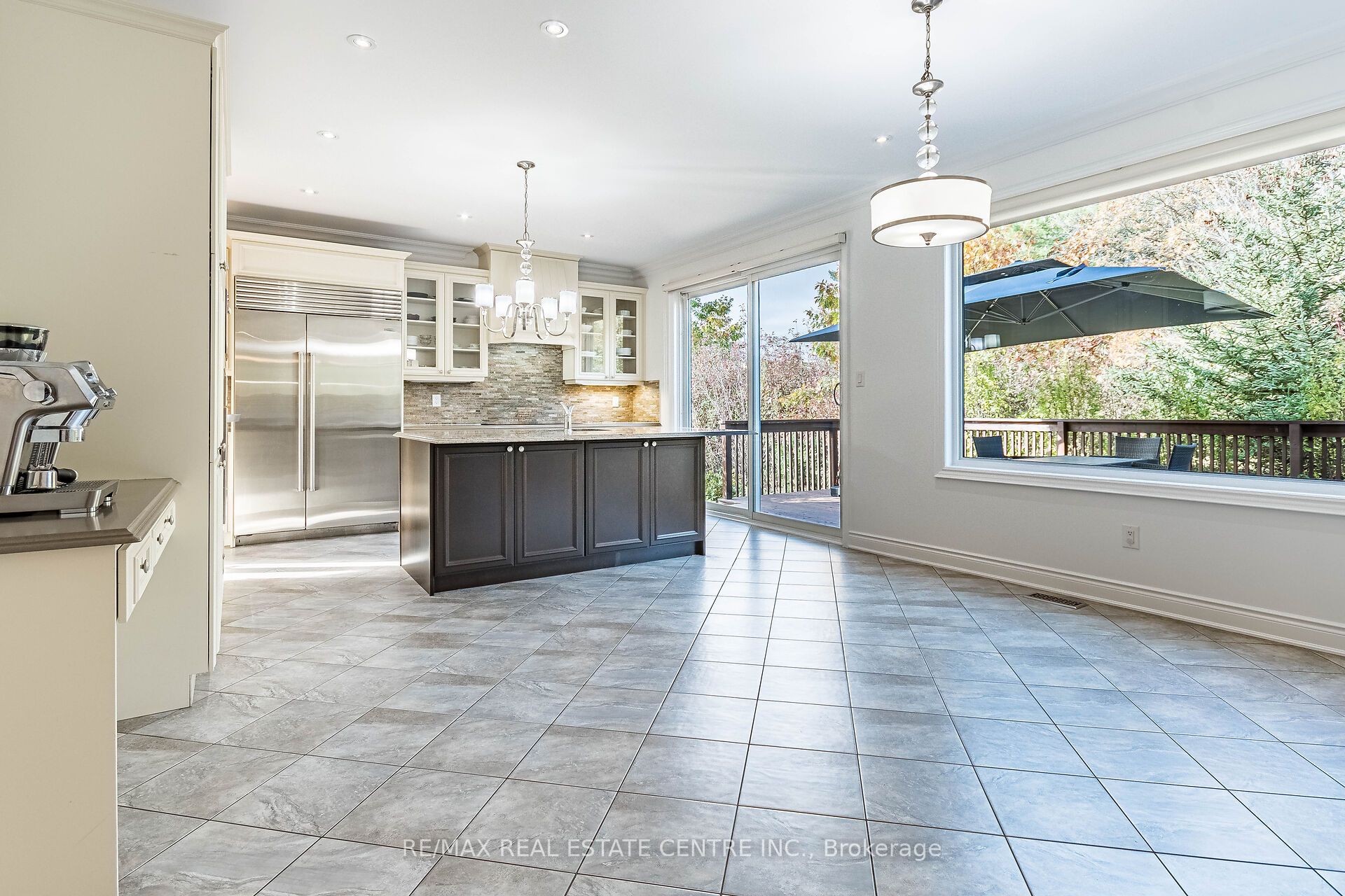 931 Syndenham Lane Property Photo 11