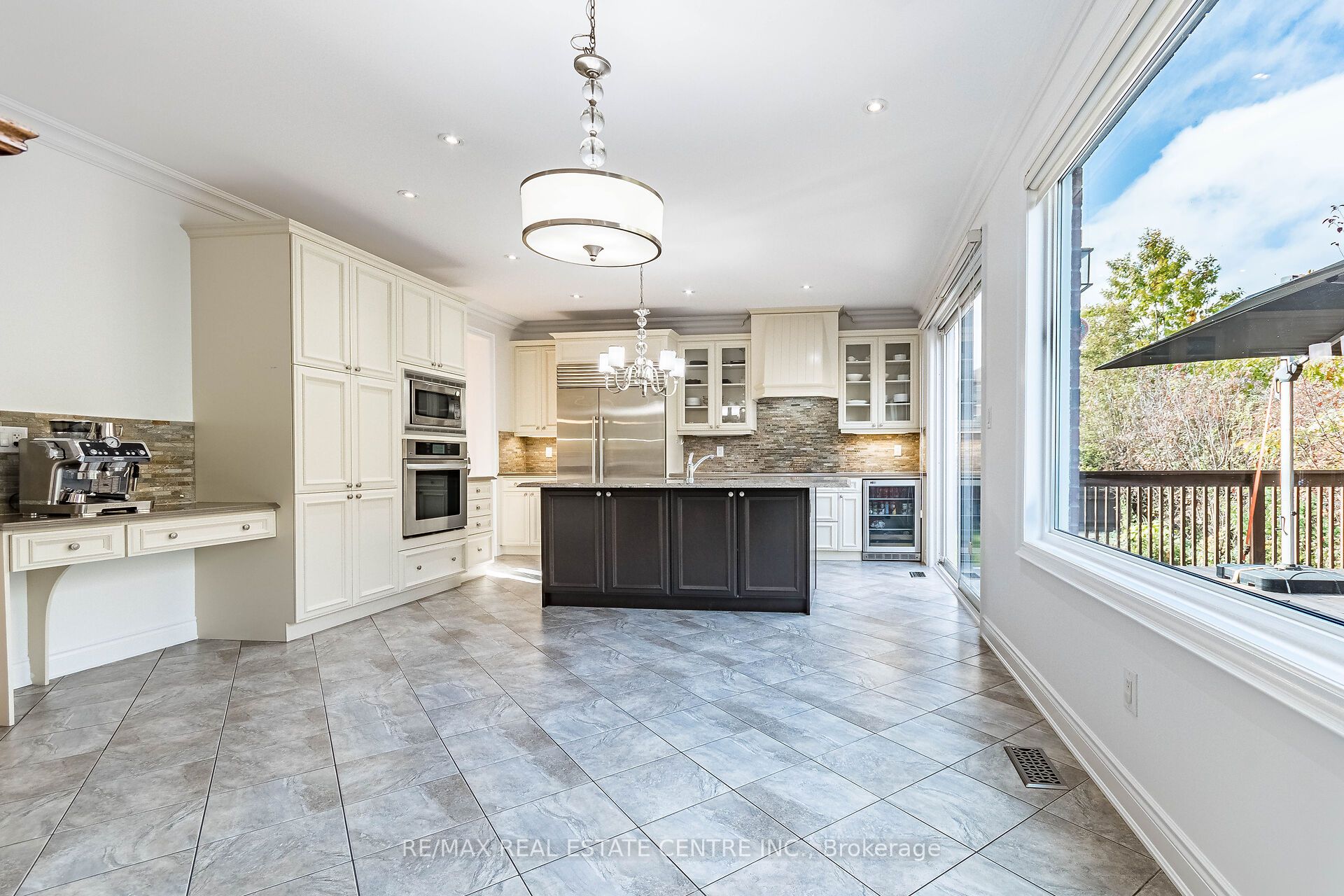 931 Syndenham Lane Property Photo 16