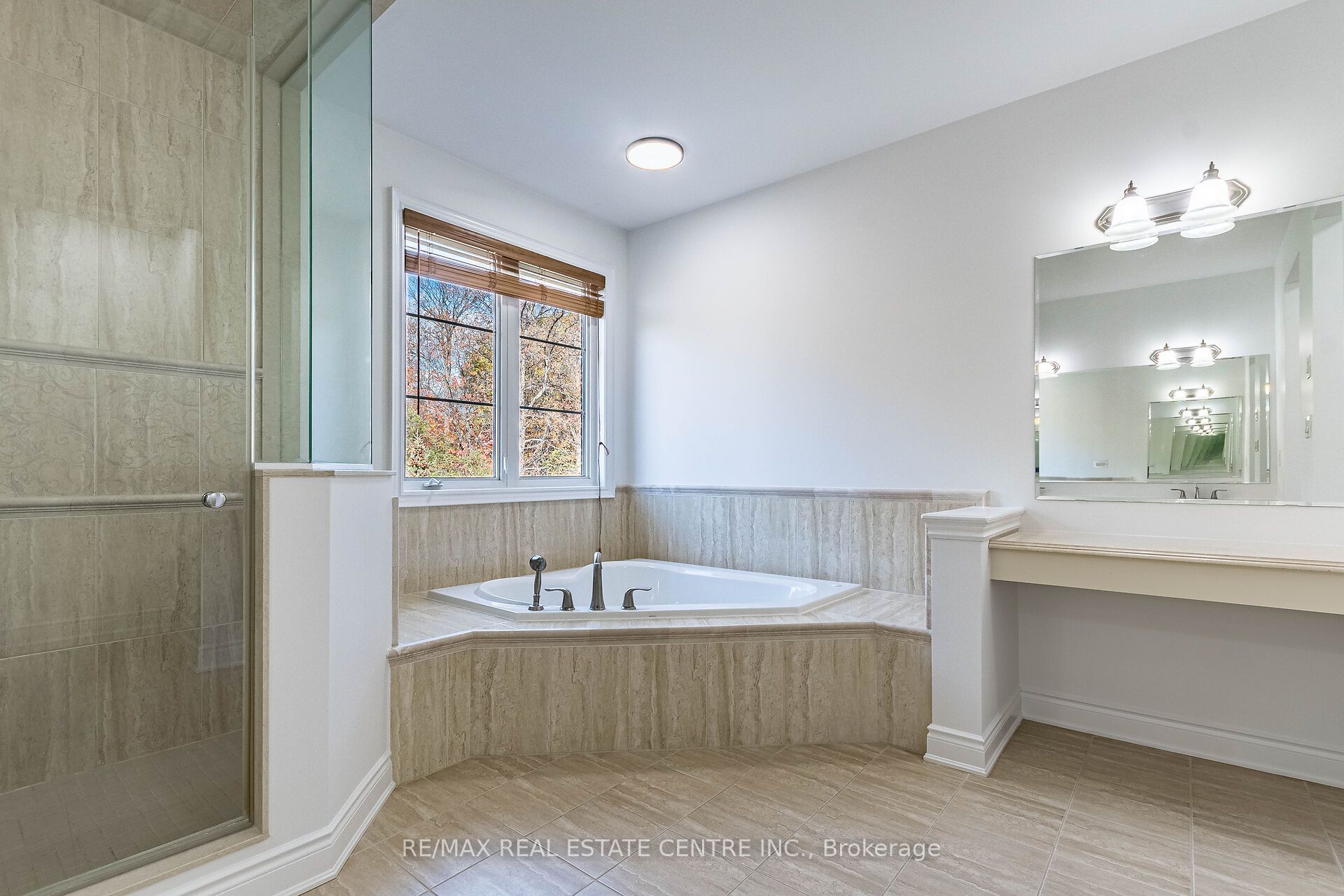 931 Syndenham Lane Property Photo 27