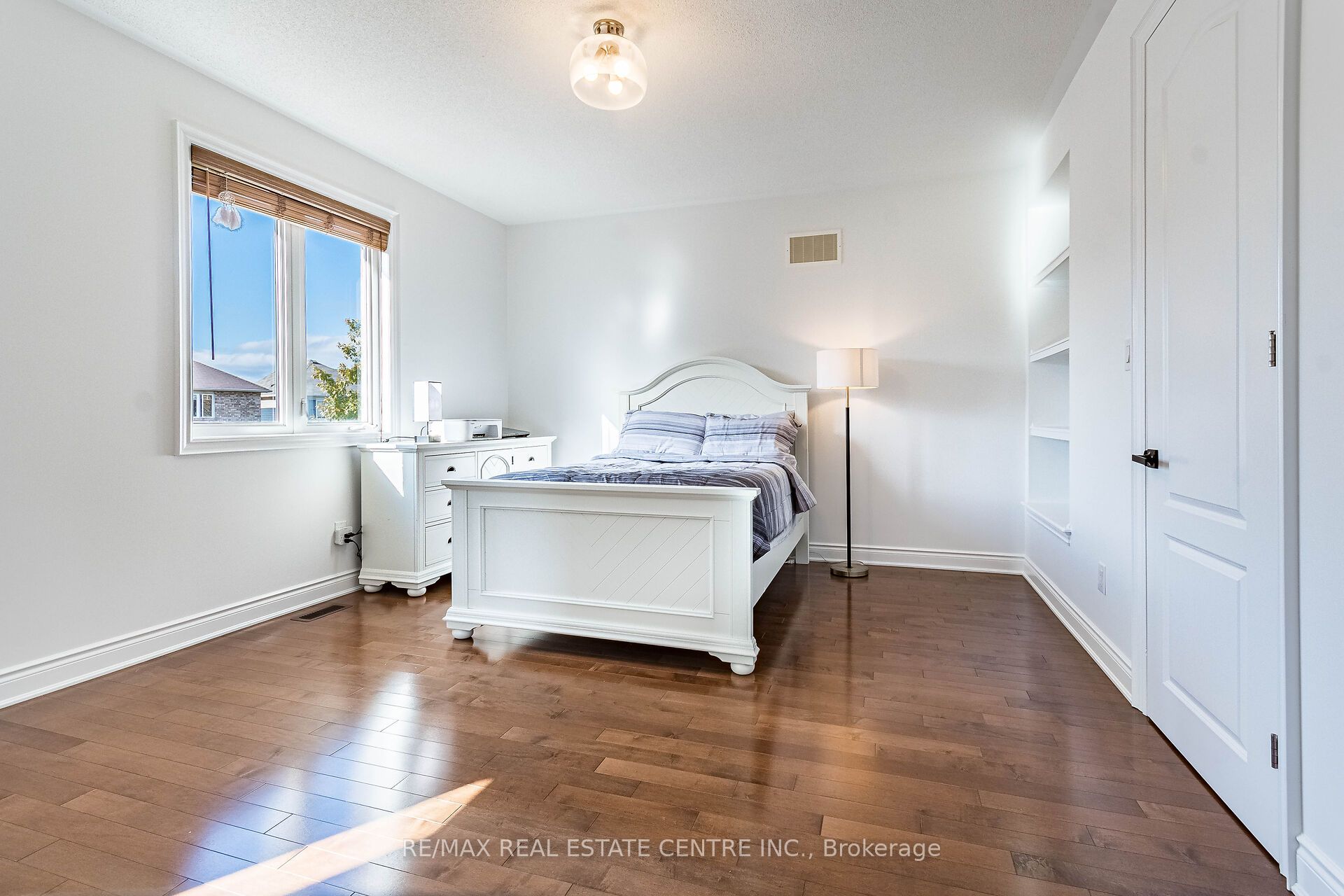 931 Syndenham Lane Property Photo 32