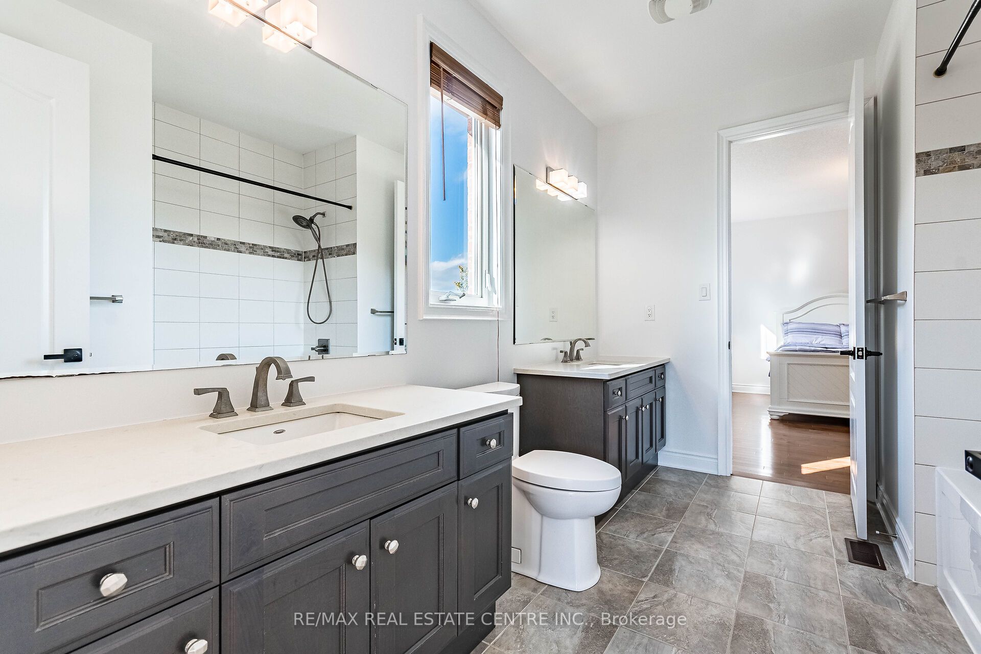 931 Syndenham Lane Property Photo 33