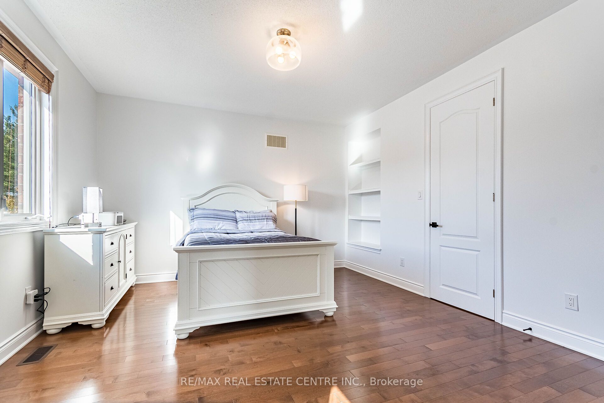 931 Syndenham Lane Property Photo 36