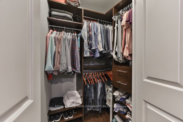 25 Fontenay Court 1806 Property Photo 23