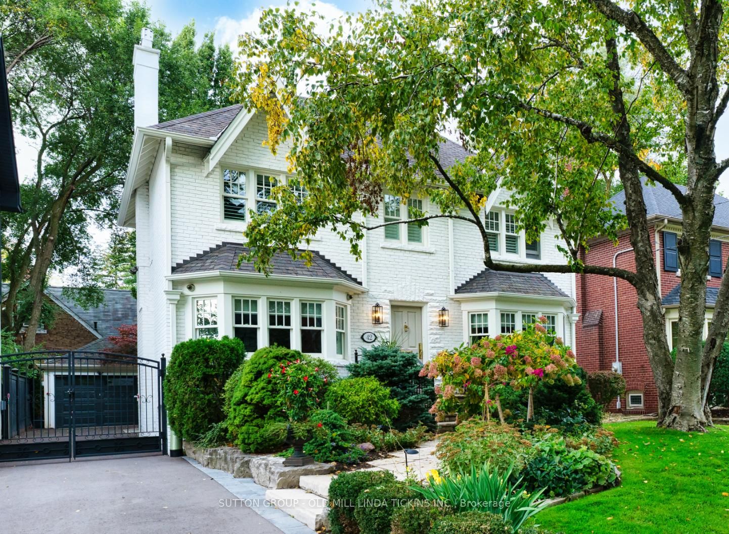 42 Brentwood Road N Property Photo 1