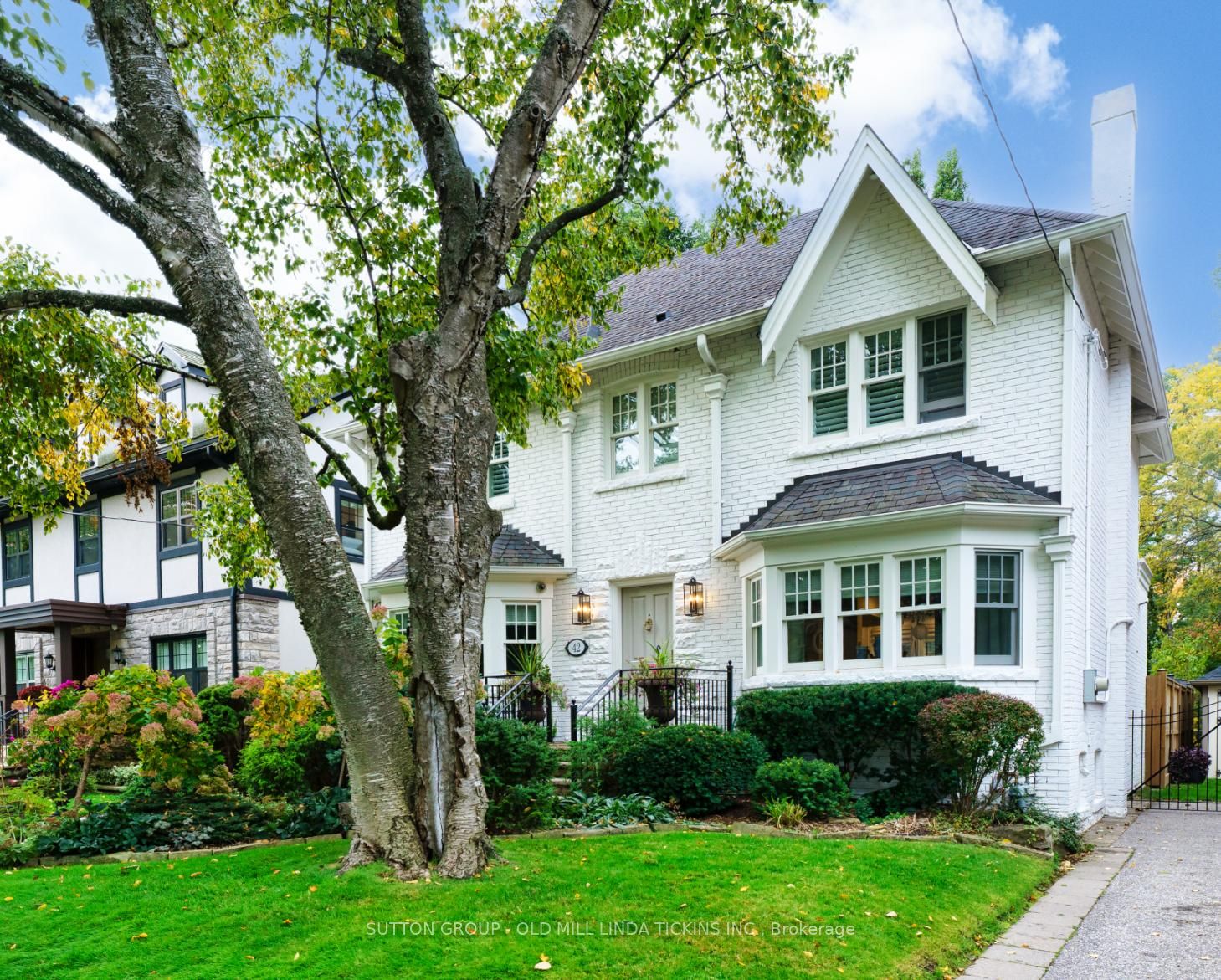 42 Brentwood Road N Property Photo 3