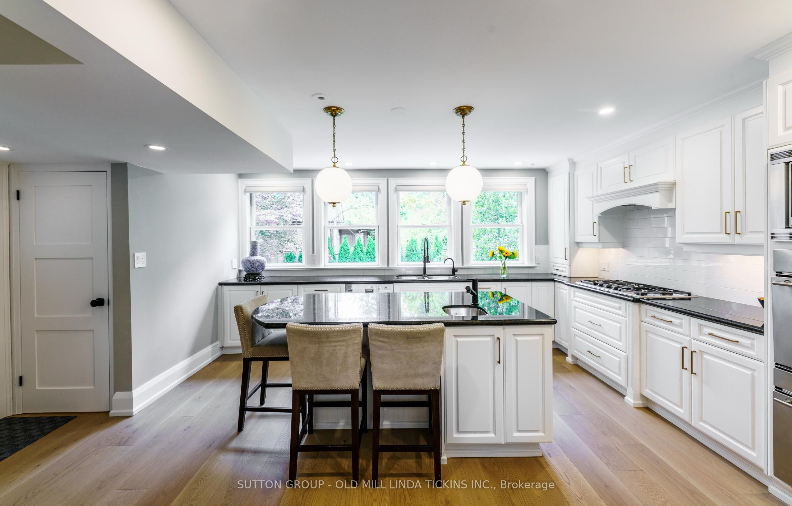 42 Brentwood Road N Property Photo 12