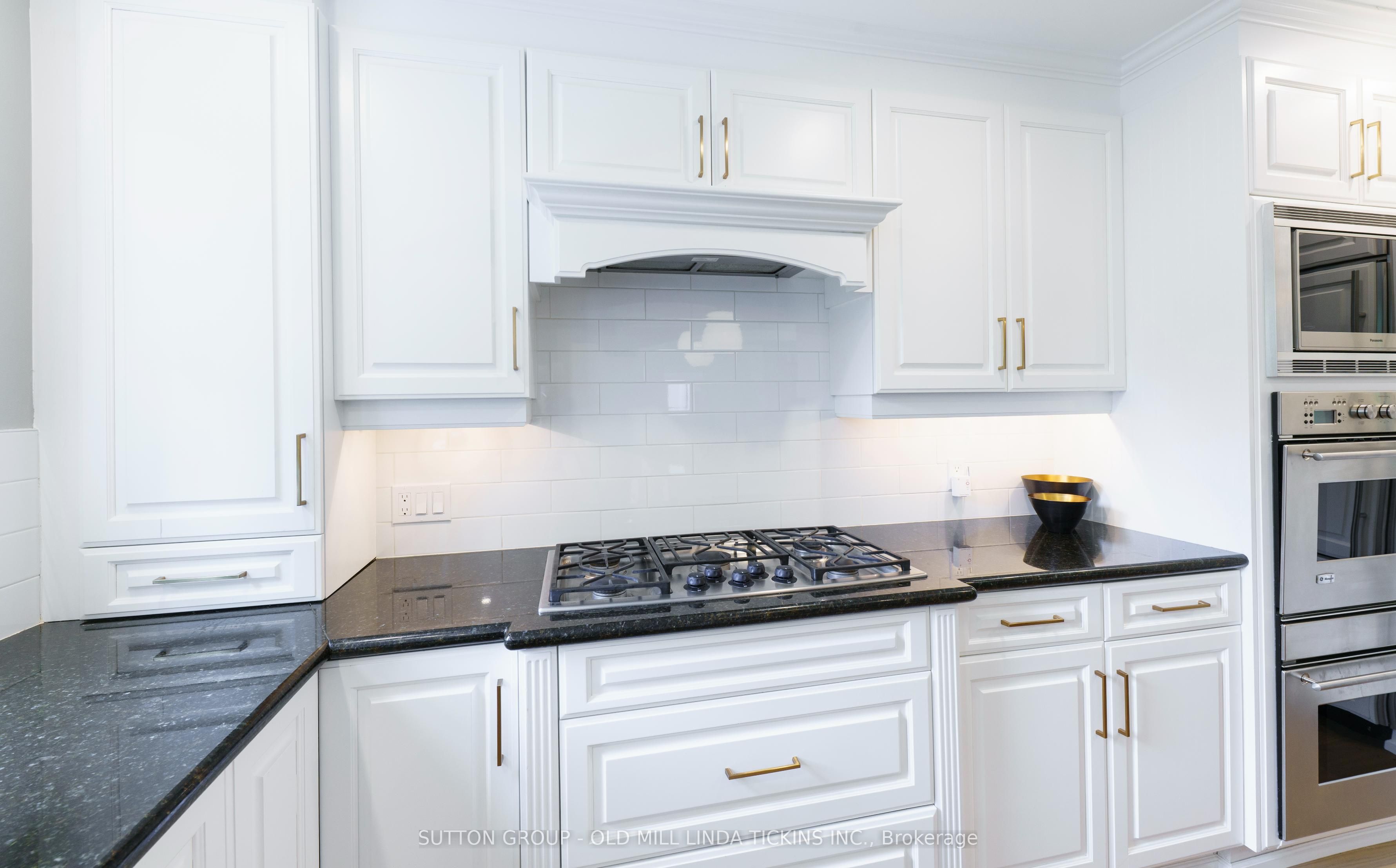 42 Brentwood Road N Property Photo 14