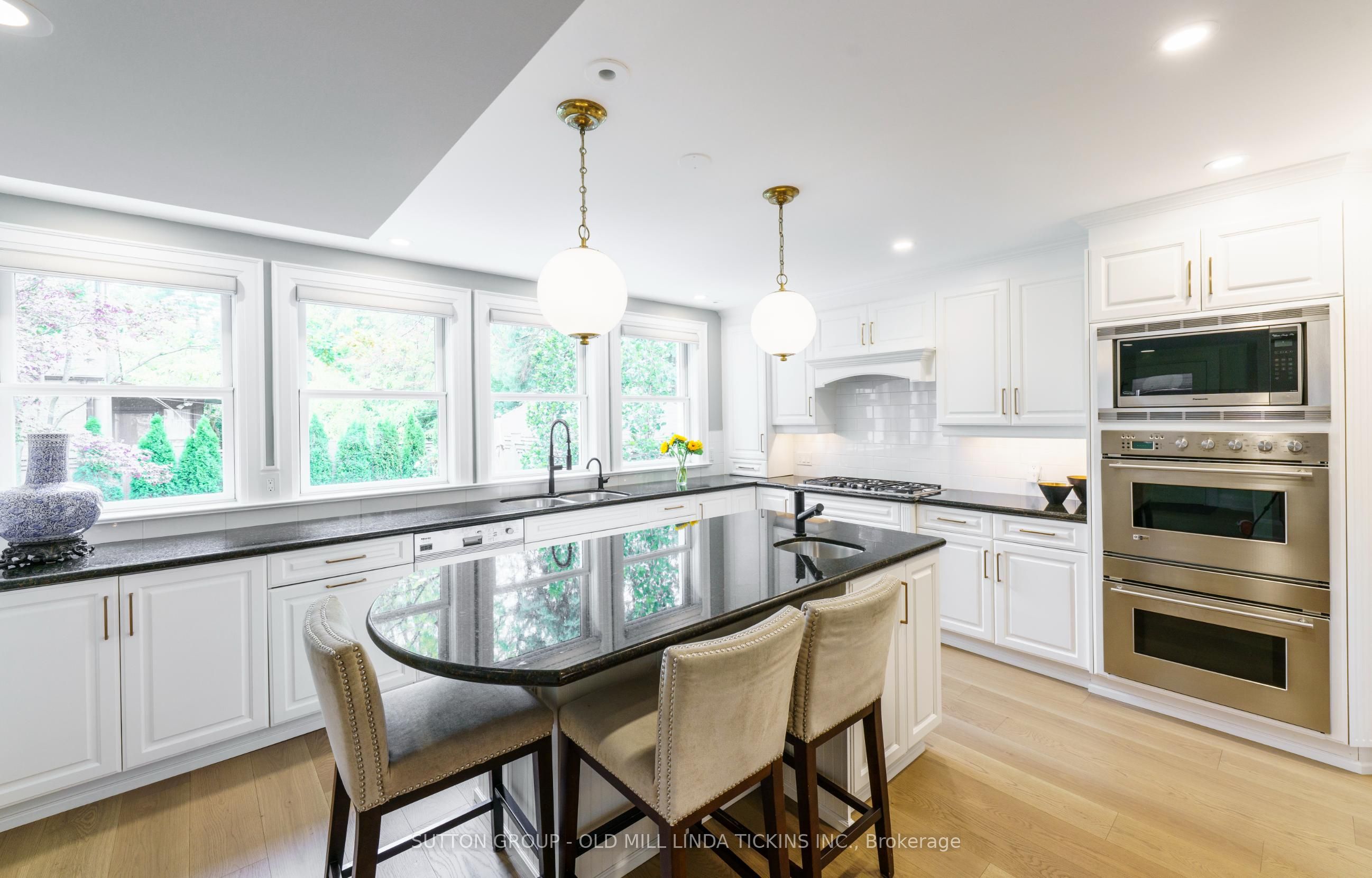 42 Brentwood Road N Property Photo 15