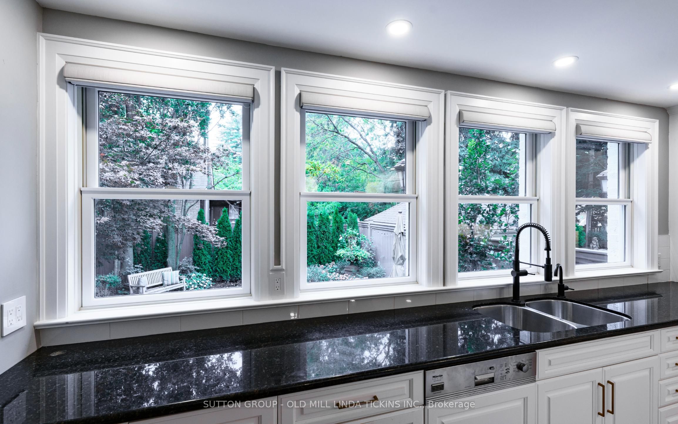 42 Brentwood Road N Property Photo 16