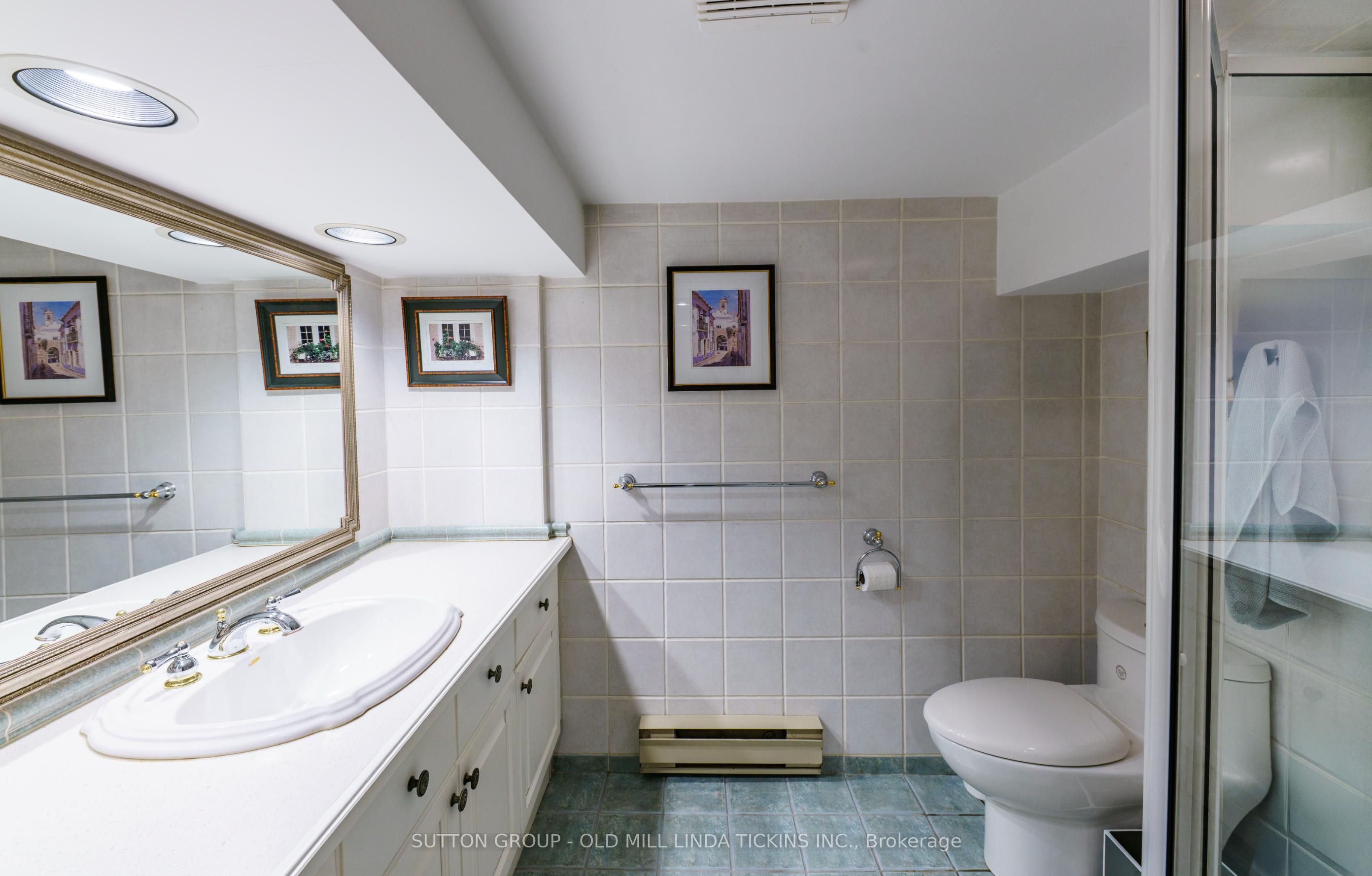 42 Brentwood Road N Property Photo 27