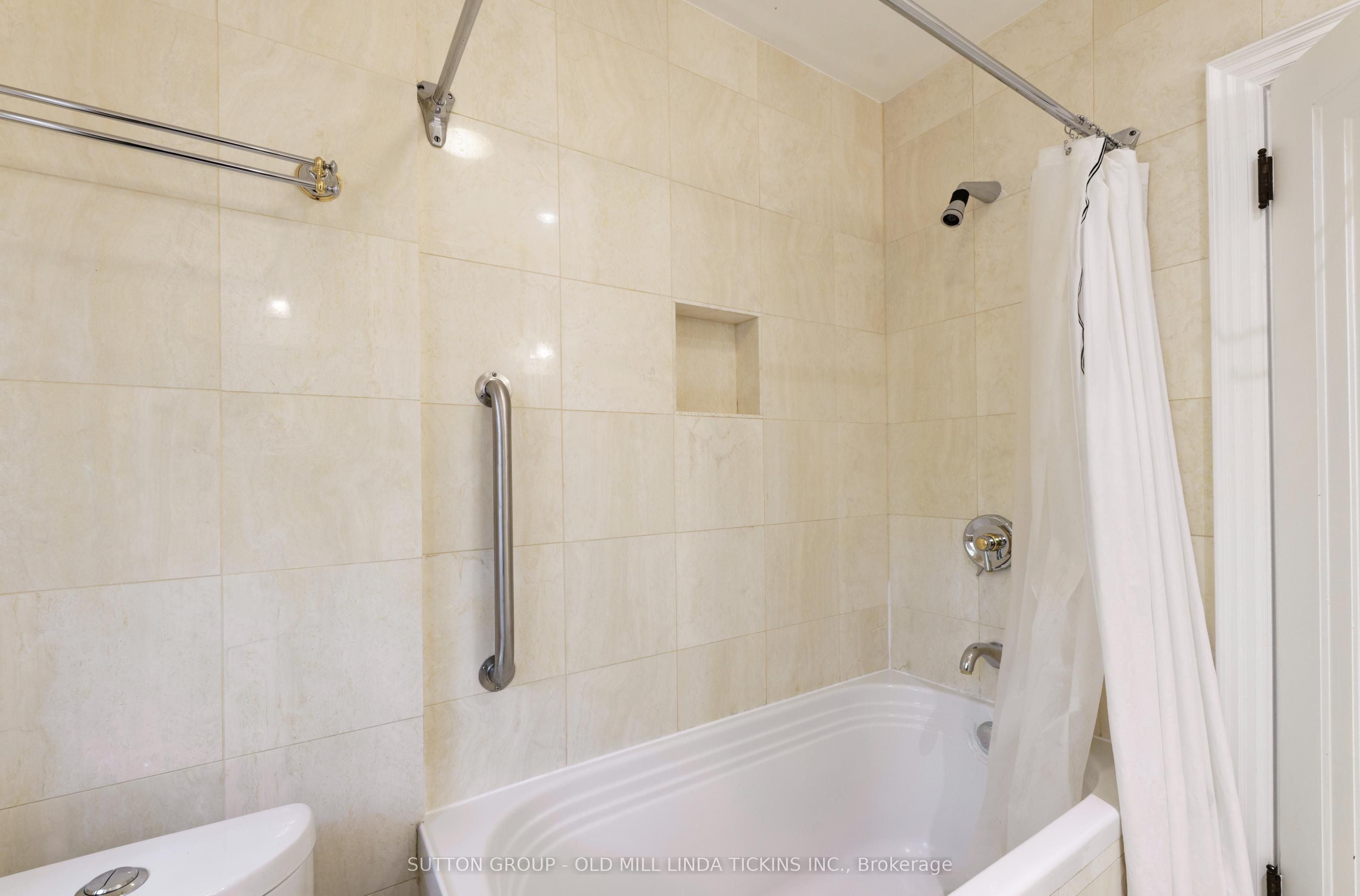 42 Brentwood Road N Property Photo 30