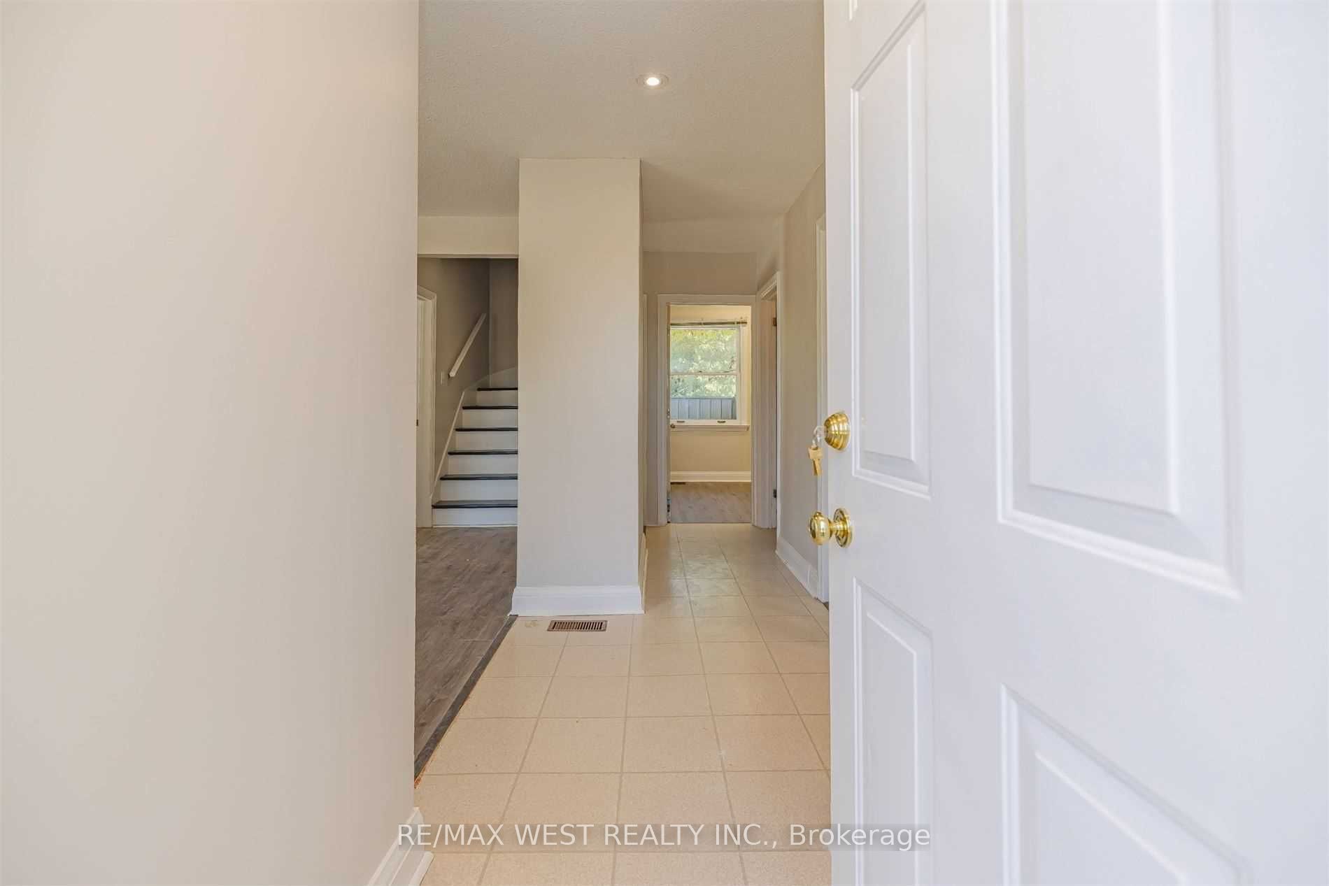 45 Queen St N Property Photo 1