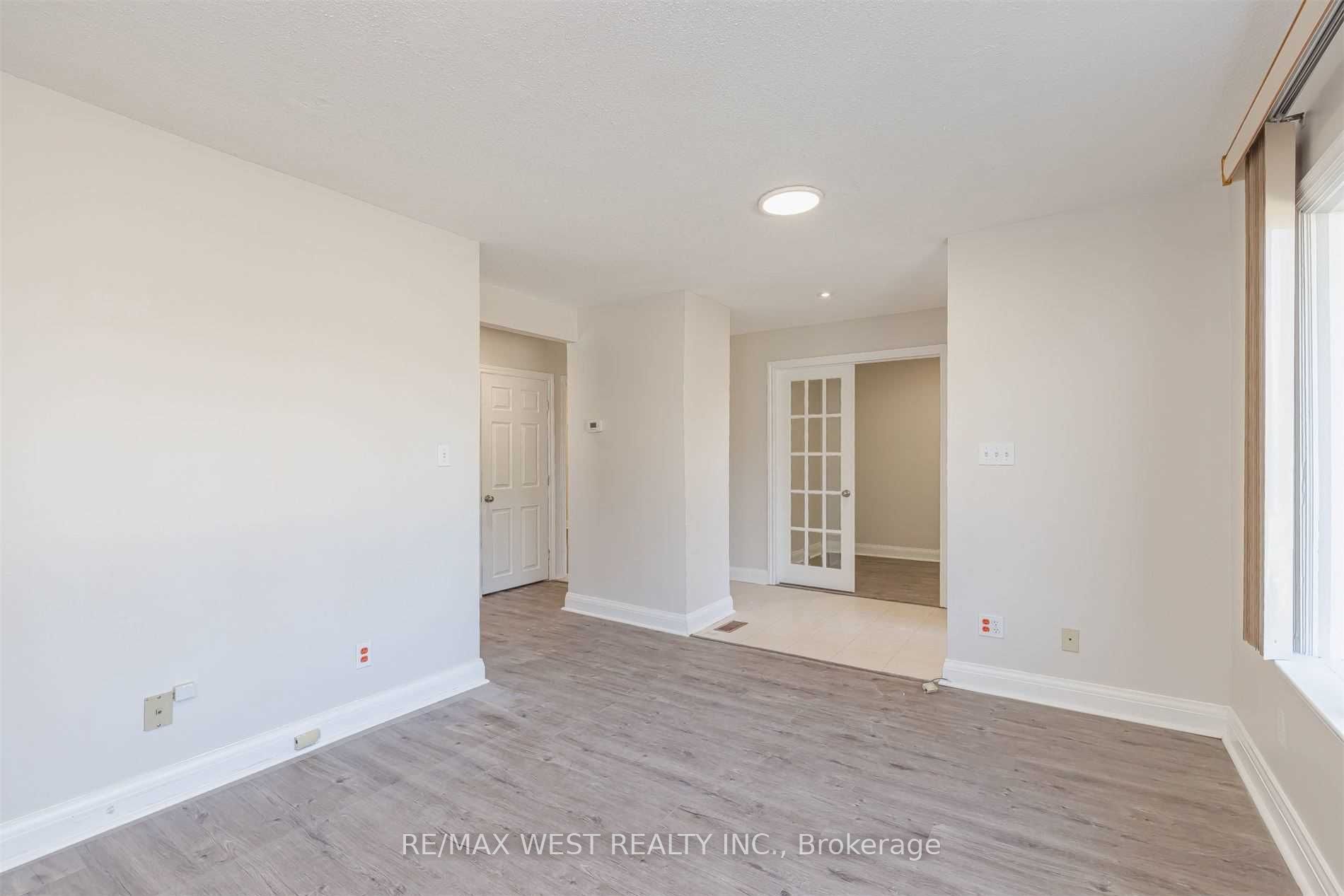 45 Queen St N Property Photo 5