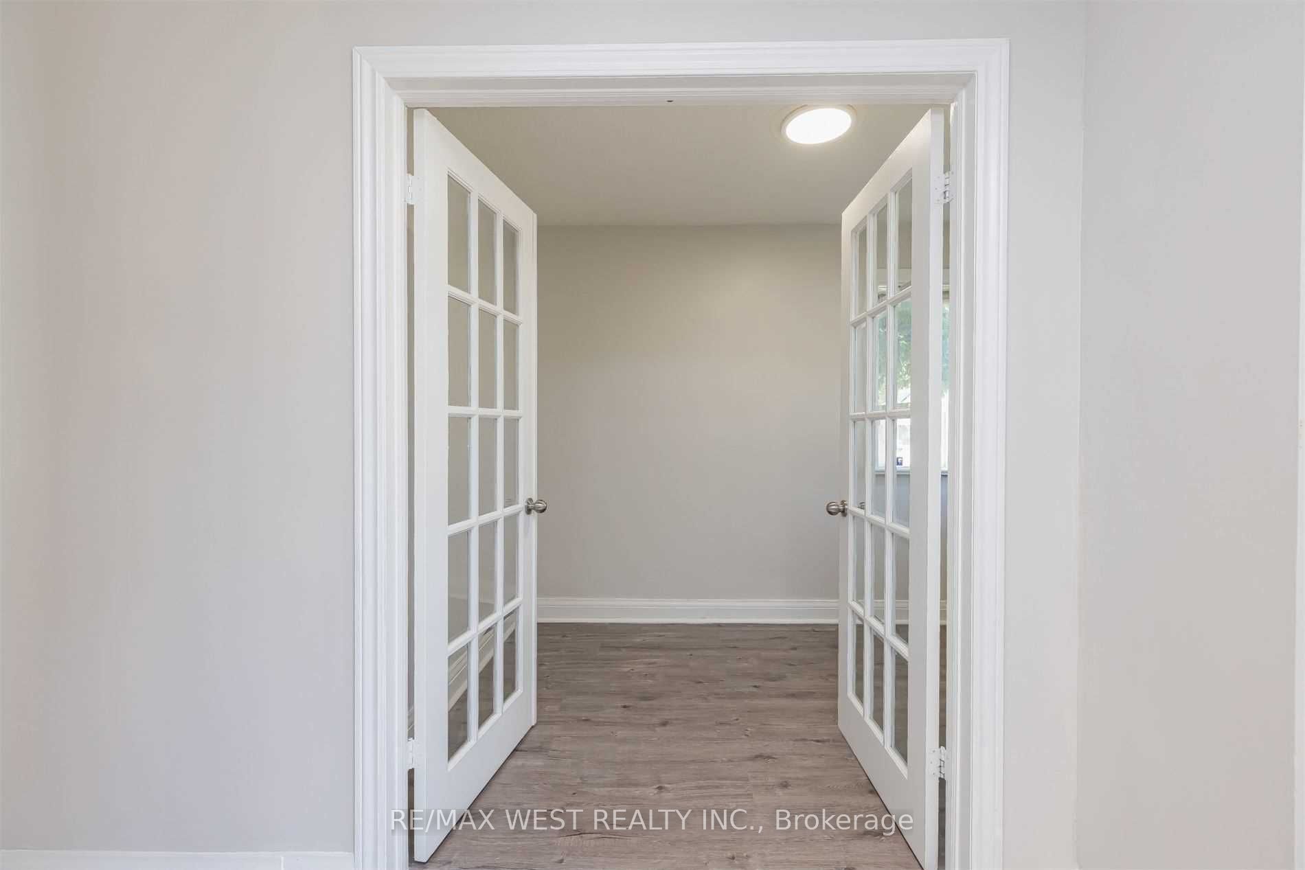 45 Queen St N Property Photo 6