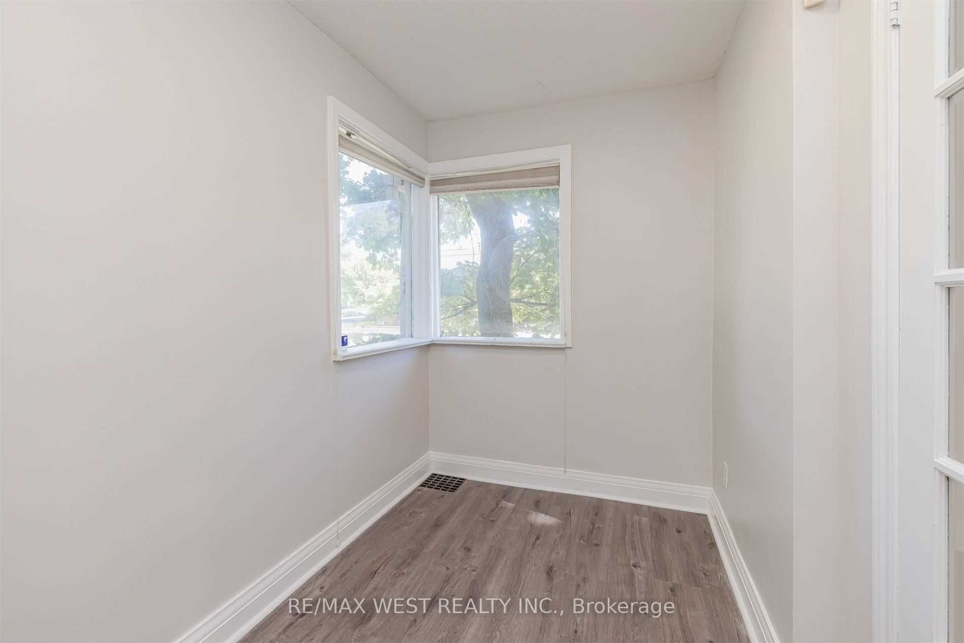 45 Queen St N Property Photo 7