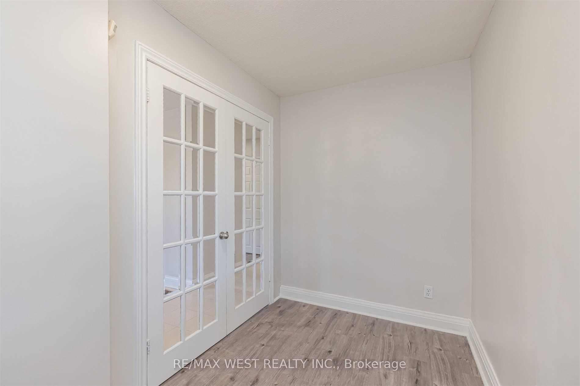 45 Queen St N Property Photo 8