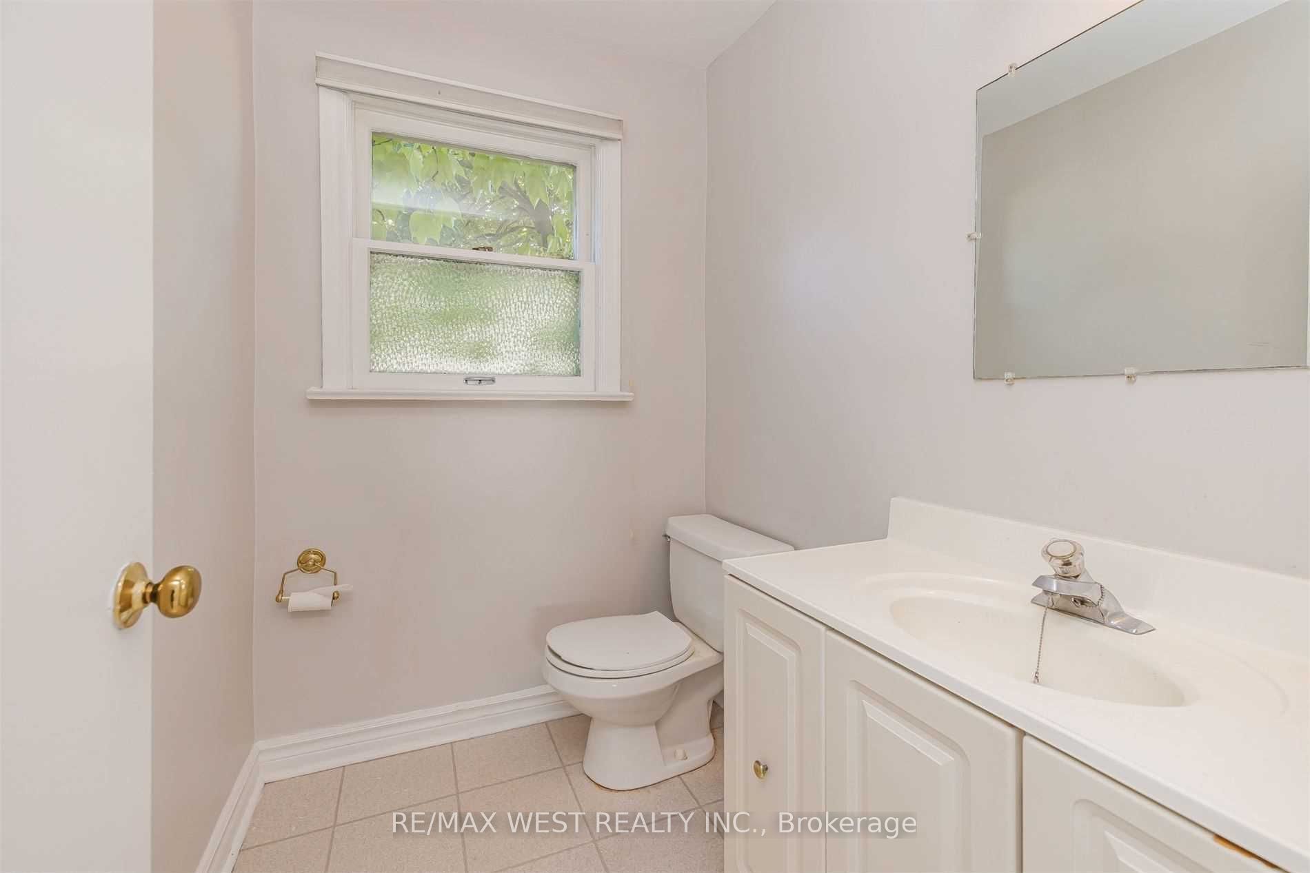 45 Queen St N Property Photo 12