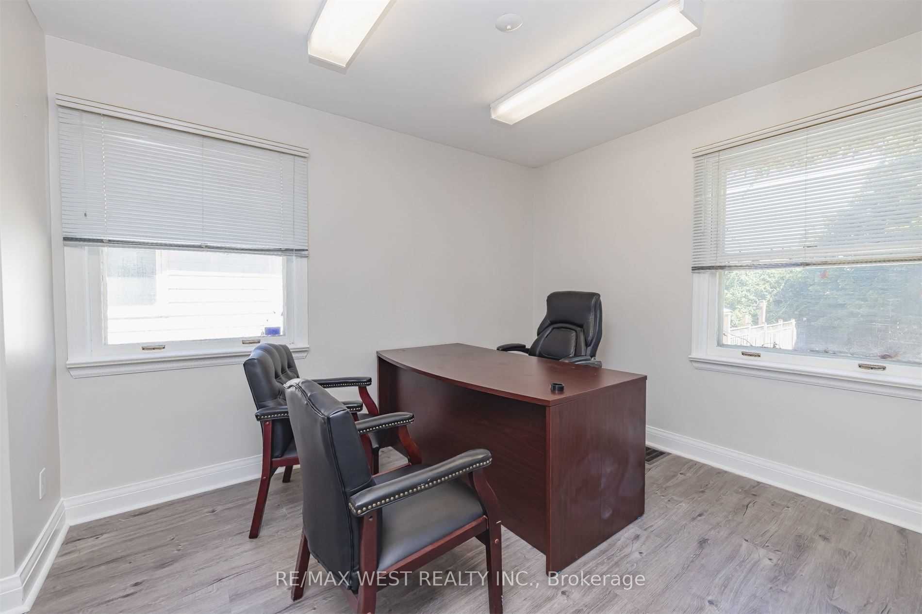 45 Queen St N Property Photo 13