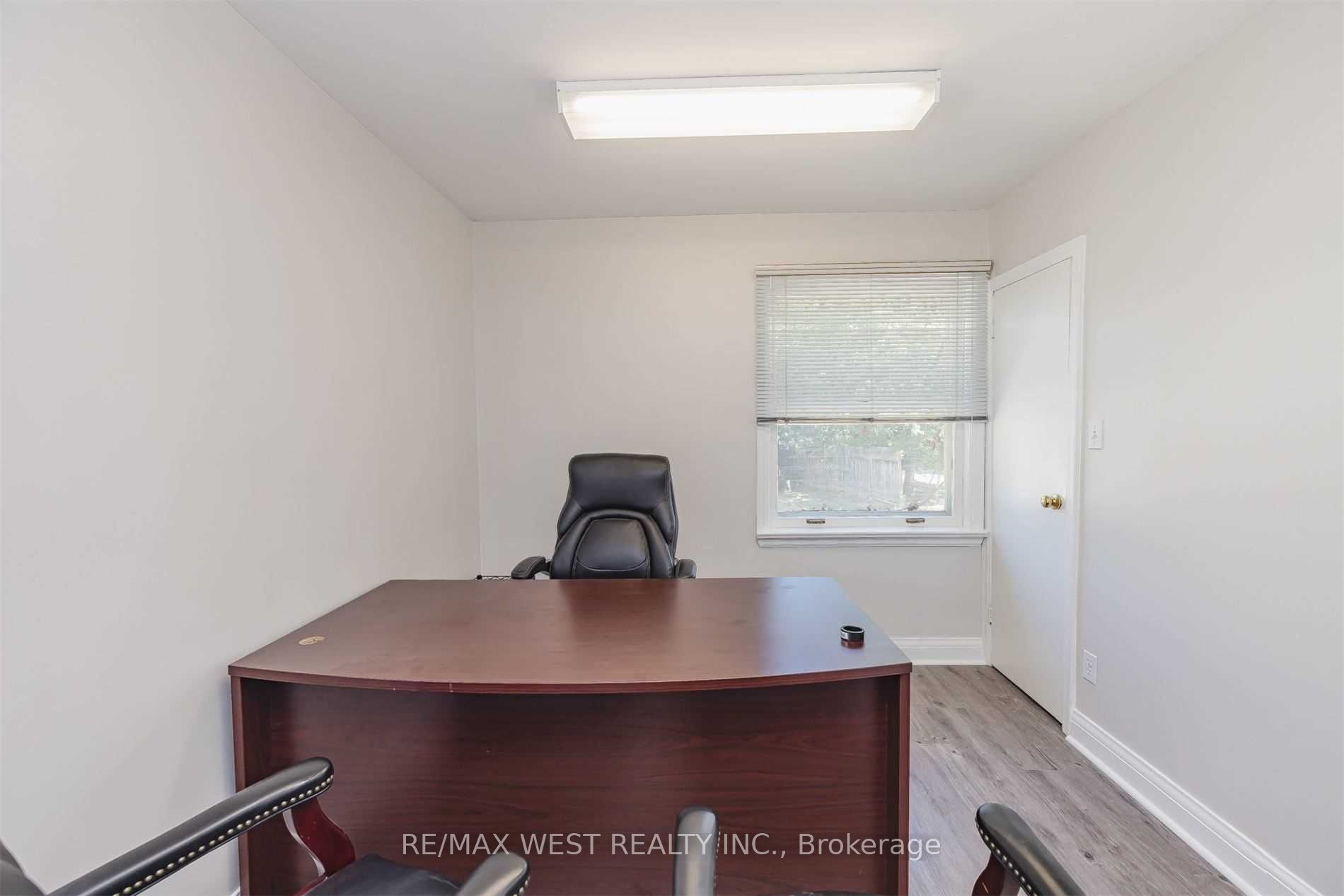 45 Queen St N Property Photo 14