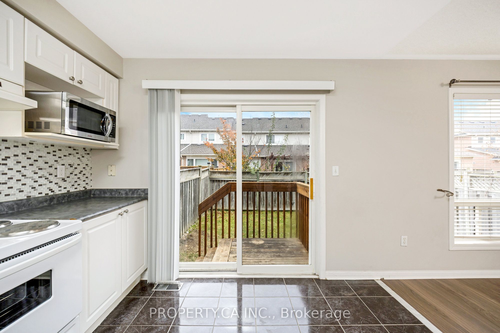 1637 Stover Cres Property Photo 11