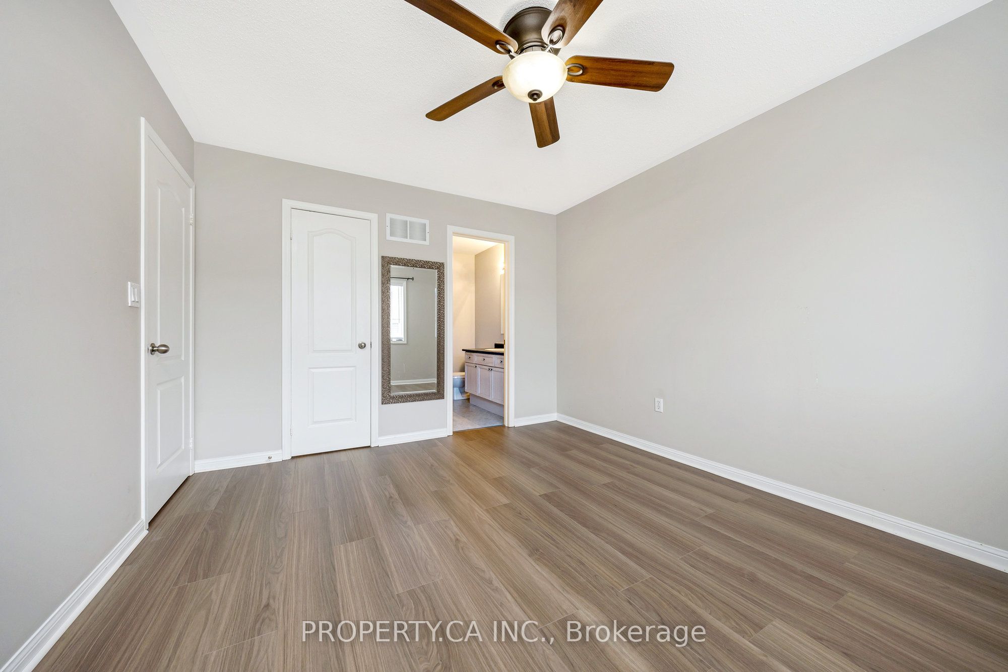 1637 Stover Cres Property Photo 12