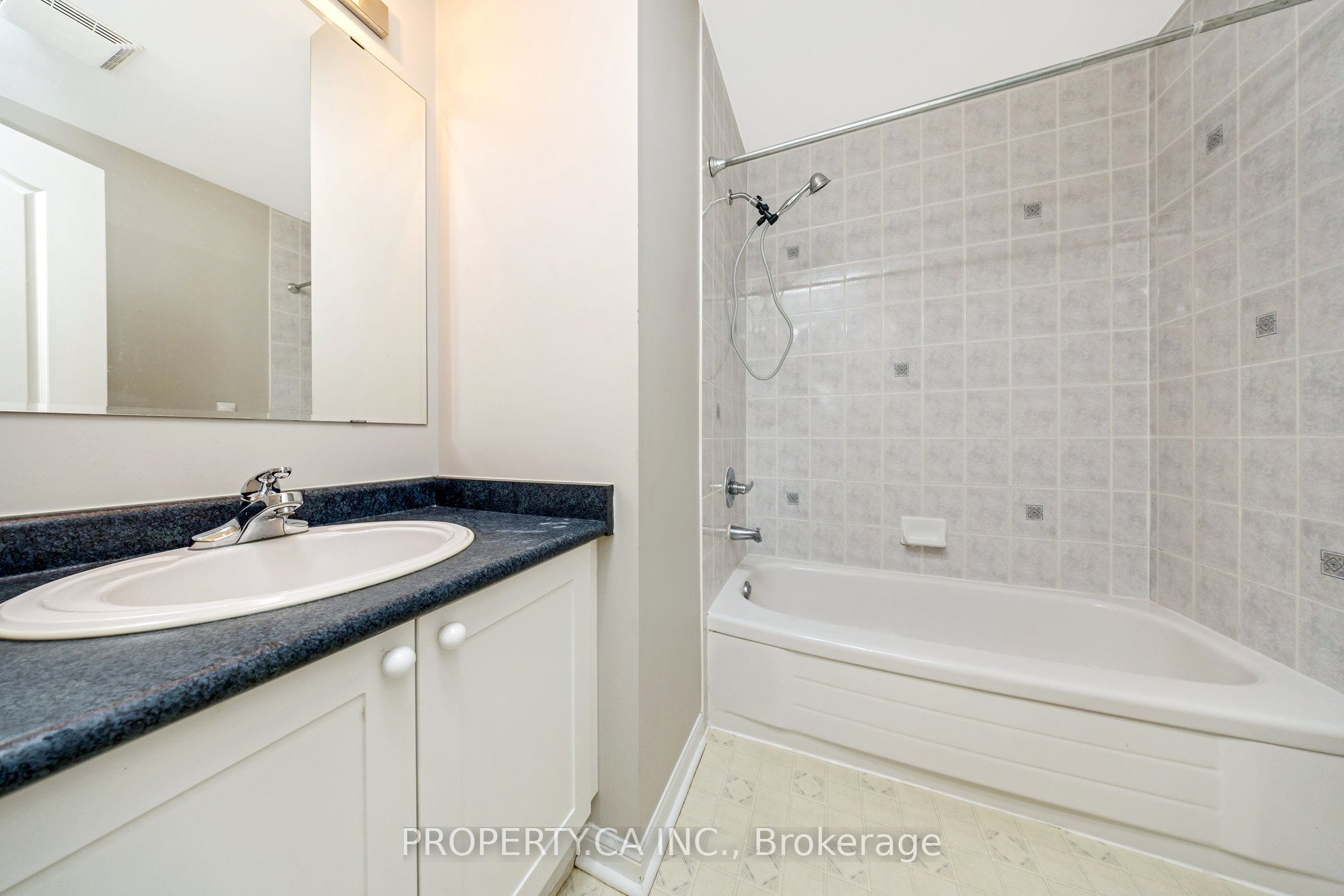 1637 Stover Cres Property Photo 13