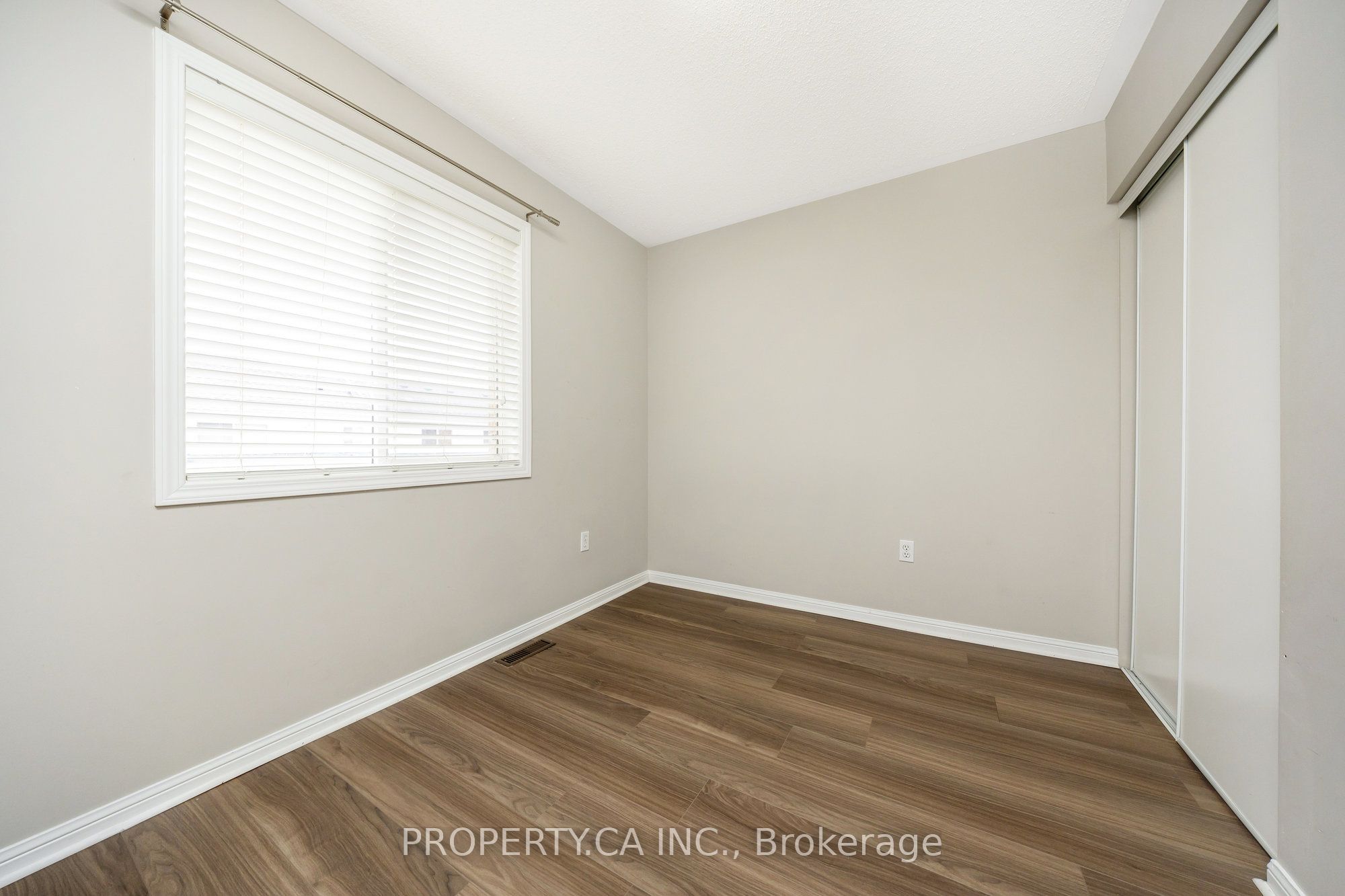 1637 Stover Cres Property Photo 14