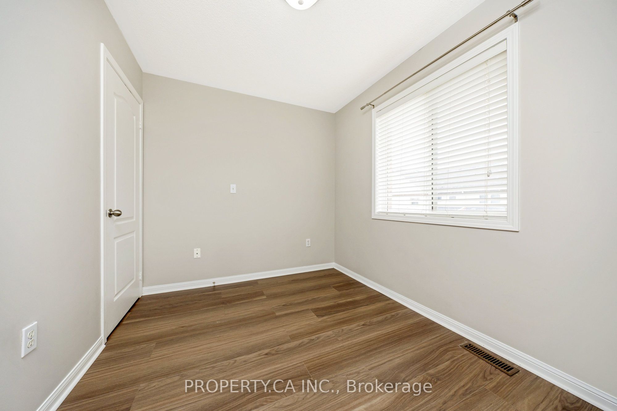 1637 Stover Cres Property Photo 15