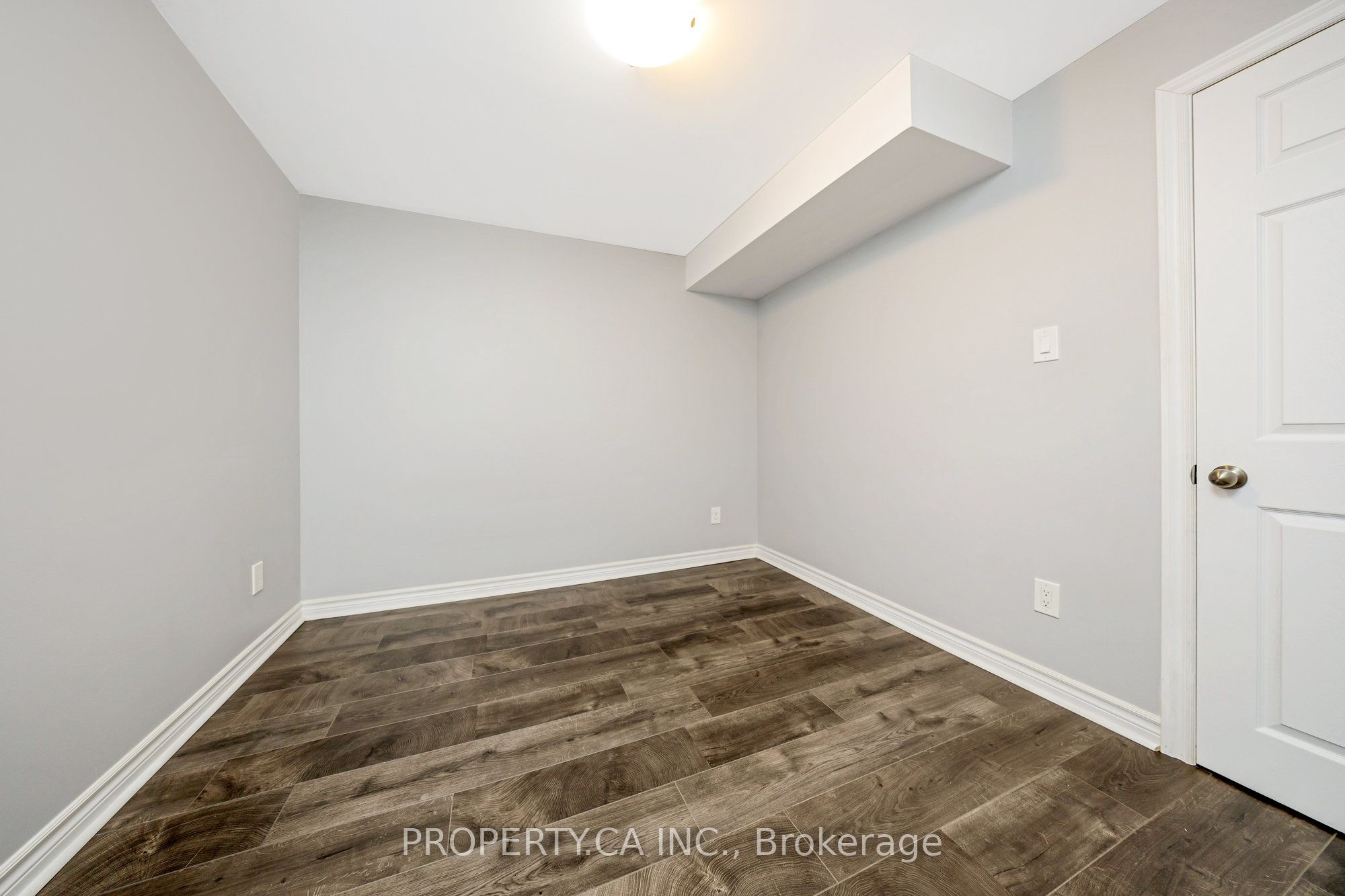 1637 Stover Cres Property Photo 18