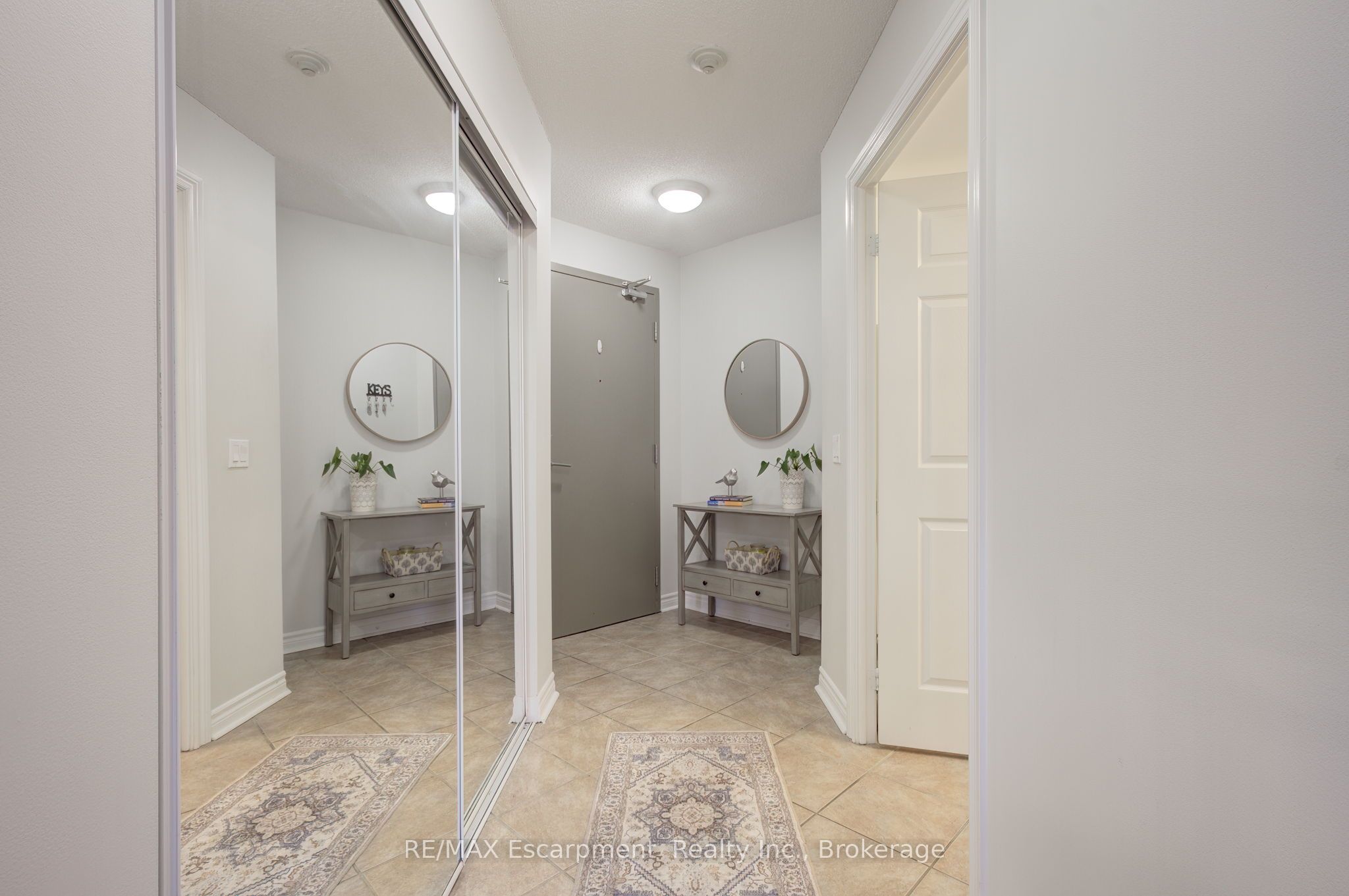 2325 Central Park Dr Property Photo 5