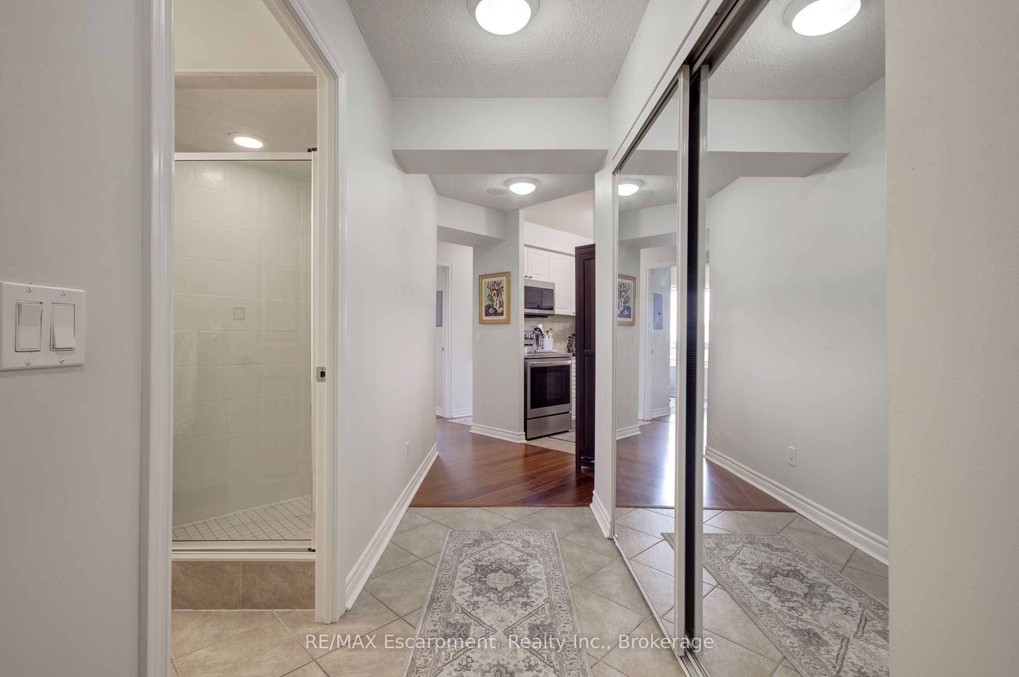 2325 Central Park Dr Property Photo 7