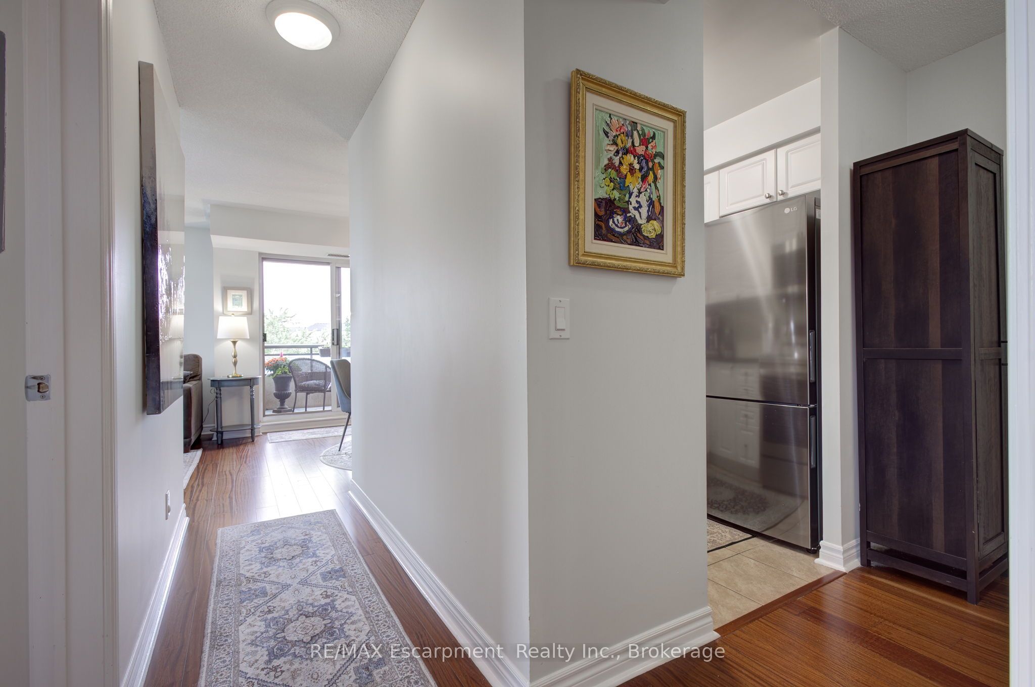 2325 Central Park Dr Property Photo 8