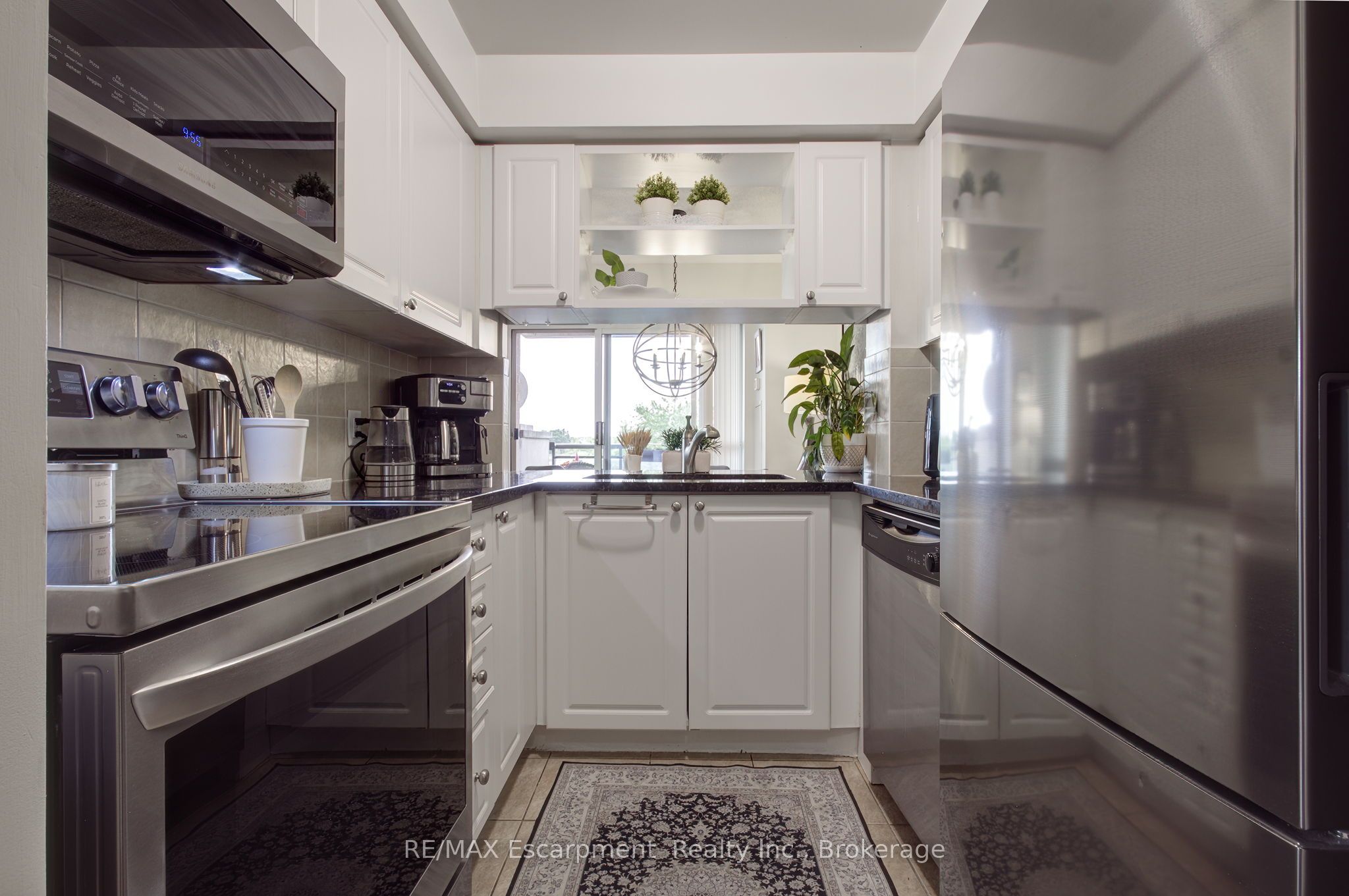 2325 Central Park Dr Property Photo 9