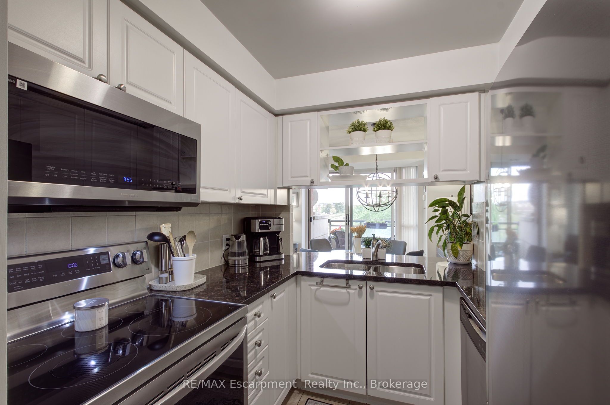 2325 Central Park Dr Property Photo 10