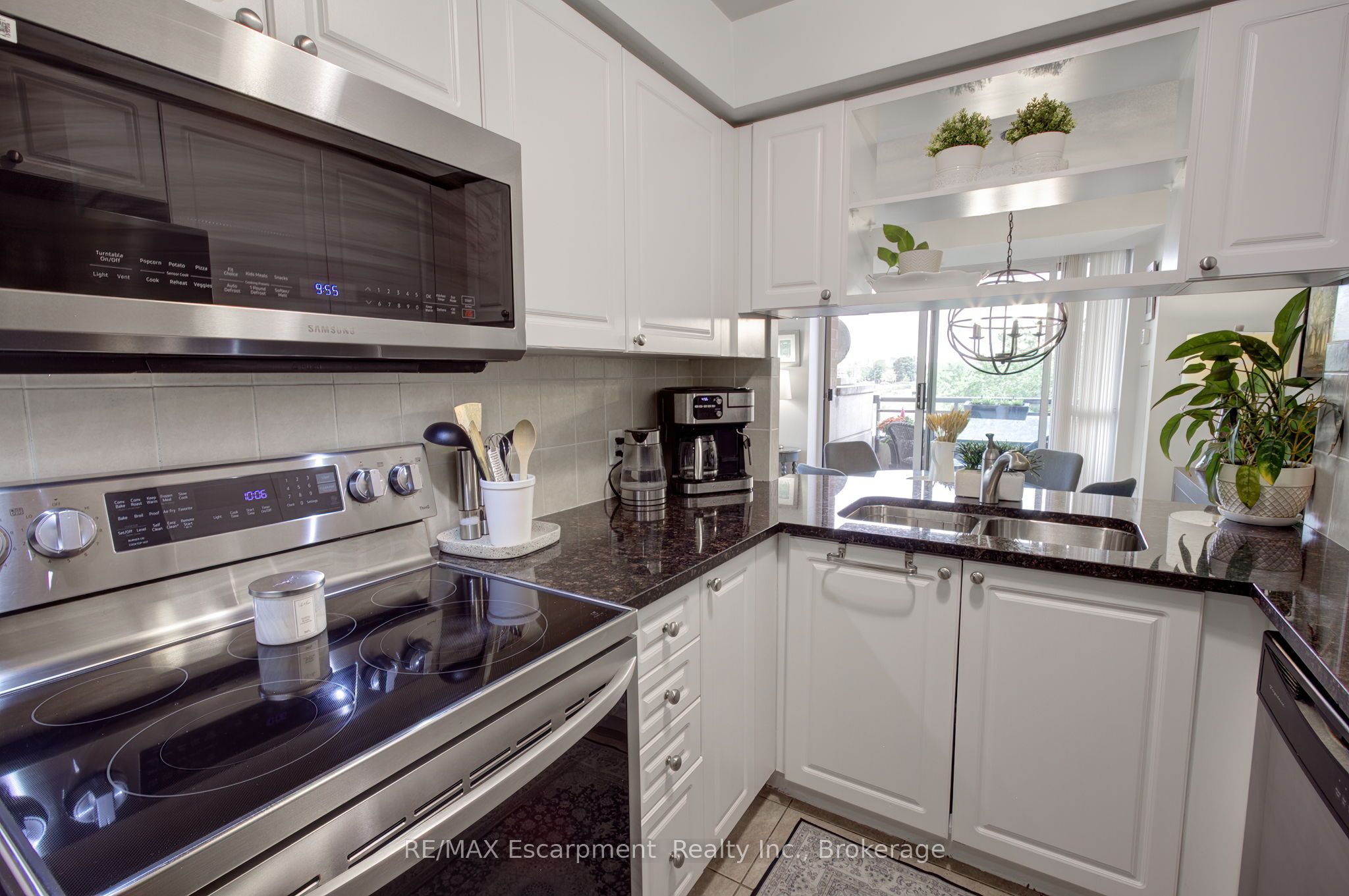 2325 Central Park Dr Property Photo 11