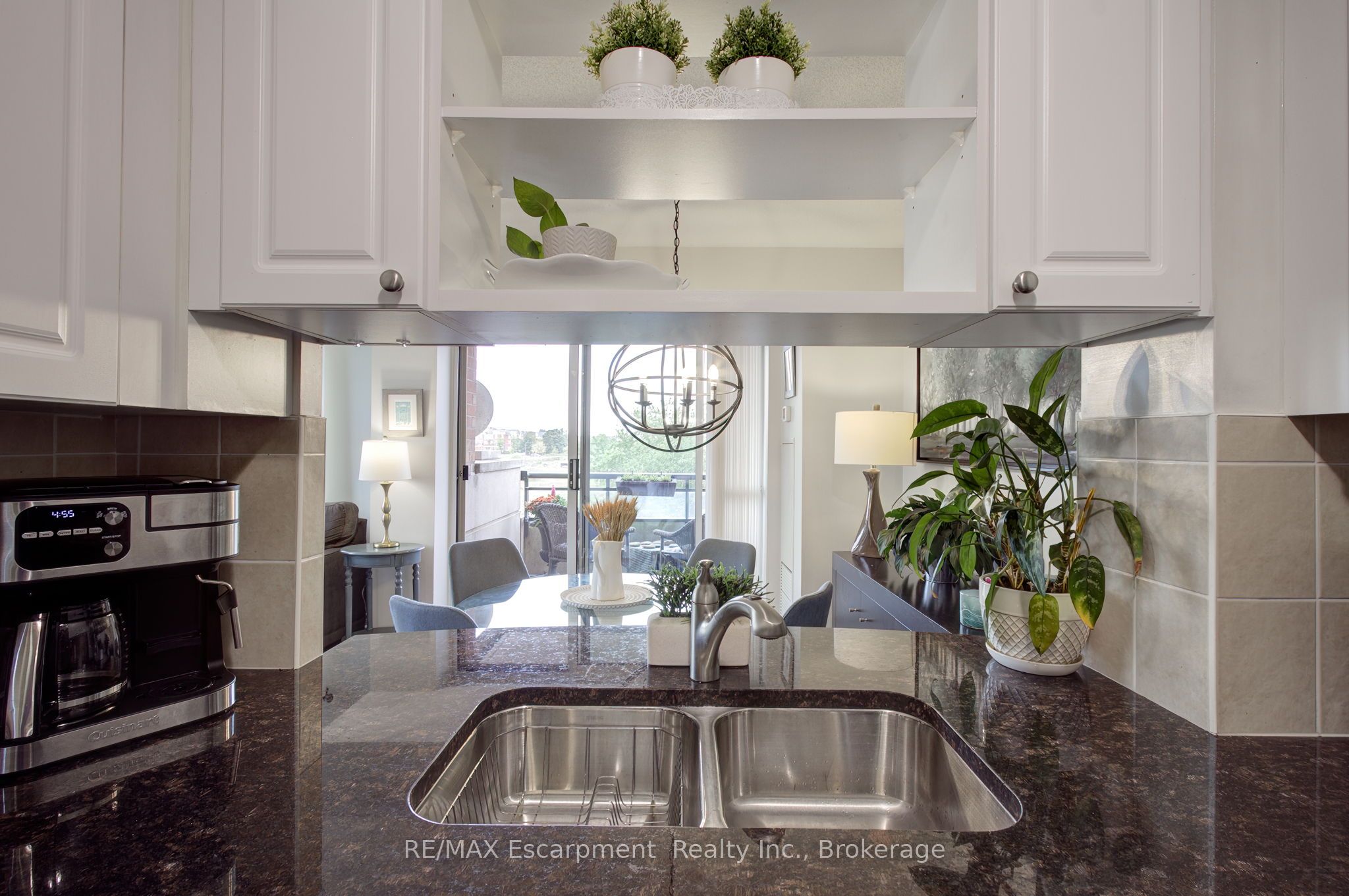 2325 Central Park Dr Property Photo 12