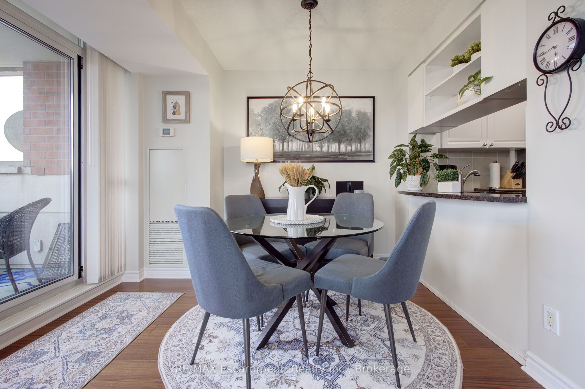 2325 Central Park Dr Property Photo 13