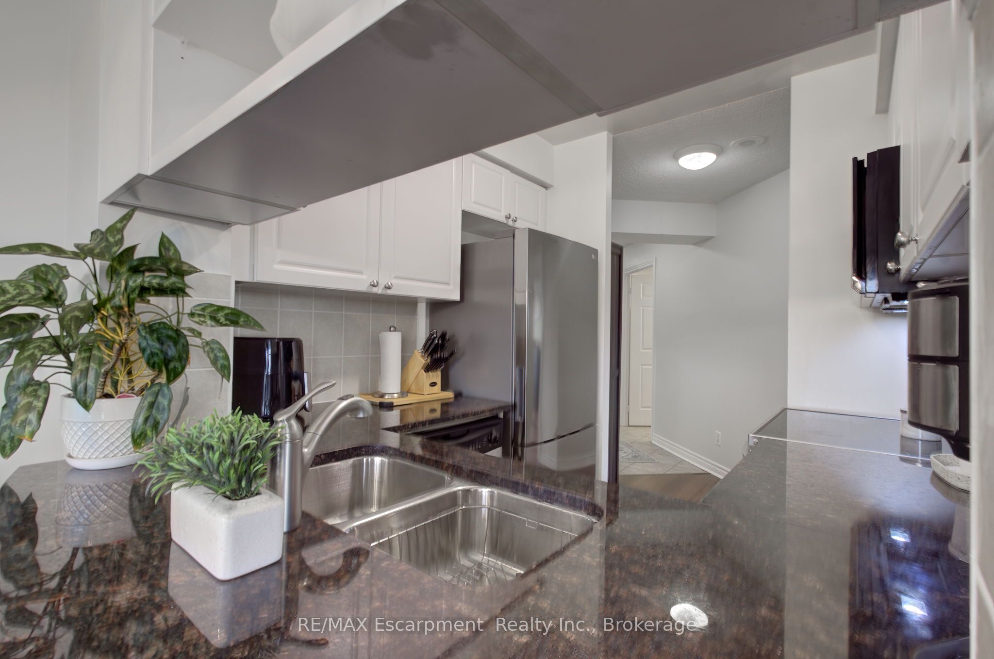 2325 Central Park Dr Property Photo 19