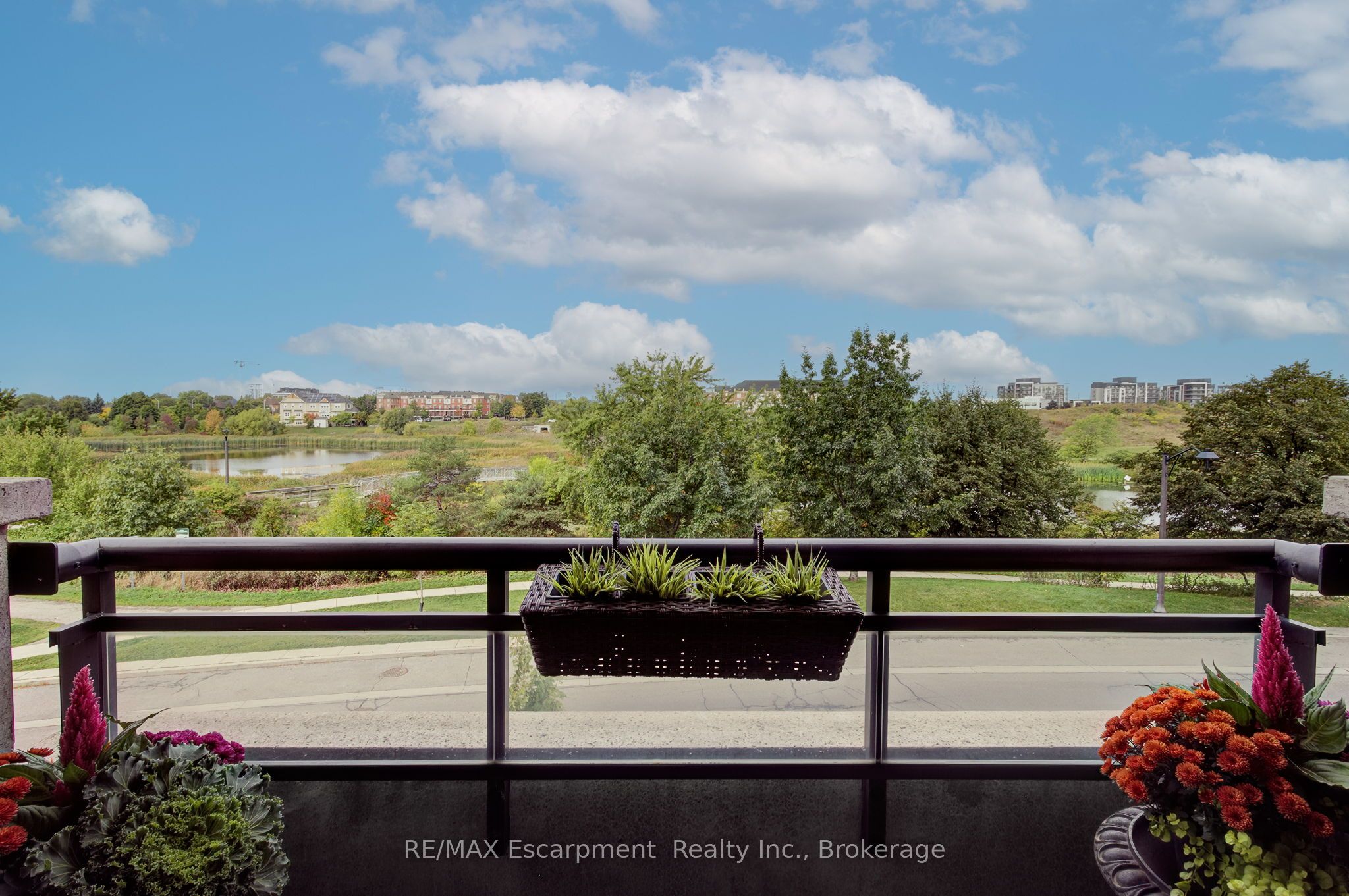 2325 Central Park Dr Property Photo 37