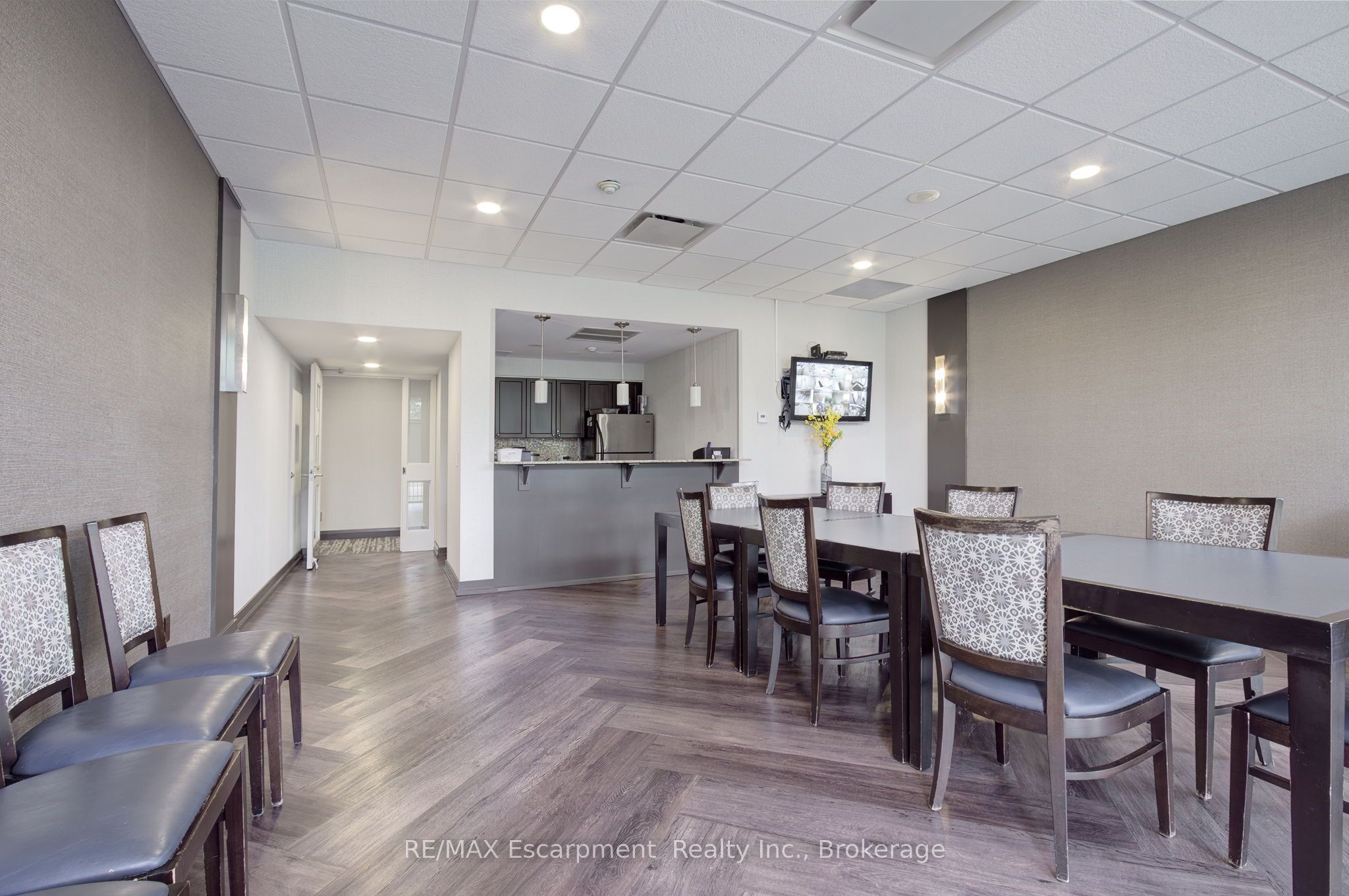 2325 Central Park Dr Property Photo 43