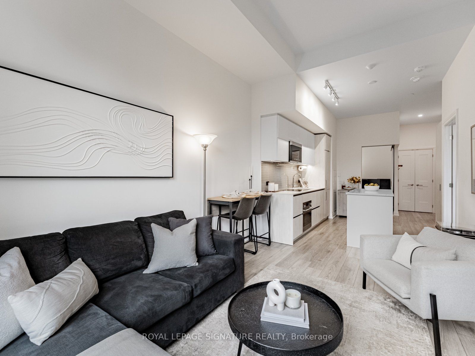 21 Park Street E 102 Property Photo 2