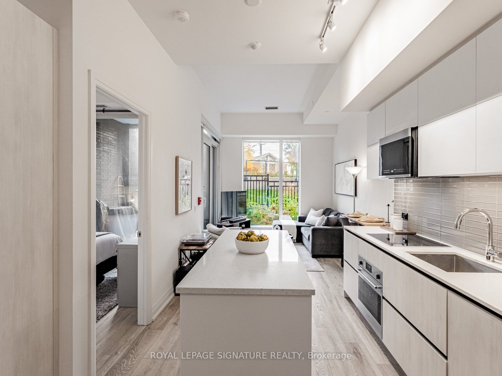 21 Park Street E 102 Property Photo 3