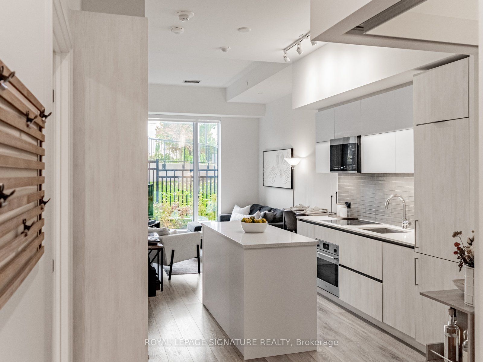 21 Park Street E 102 Property Photo 5