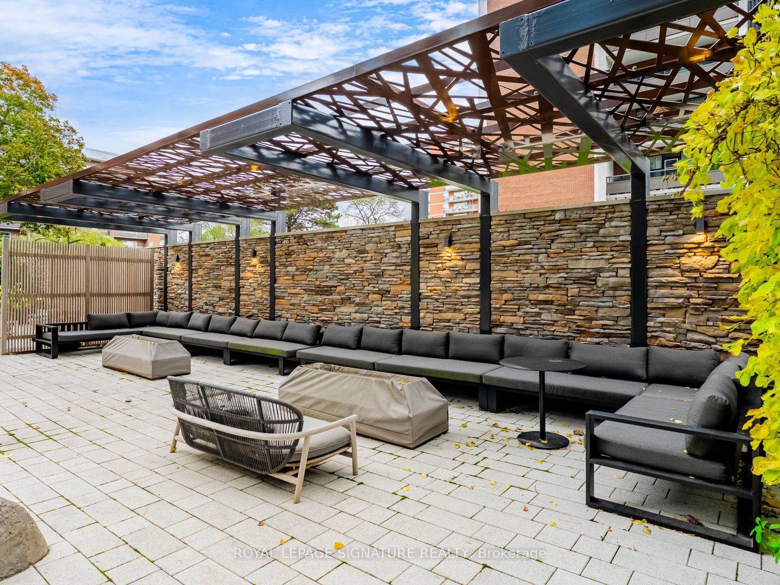 21 Park Street E 102 Property Photo 22