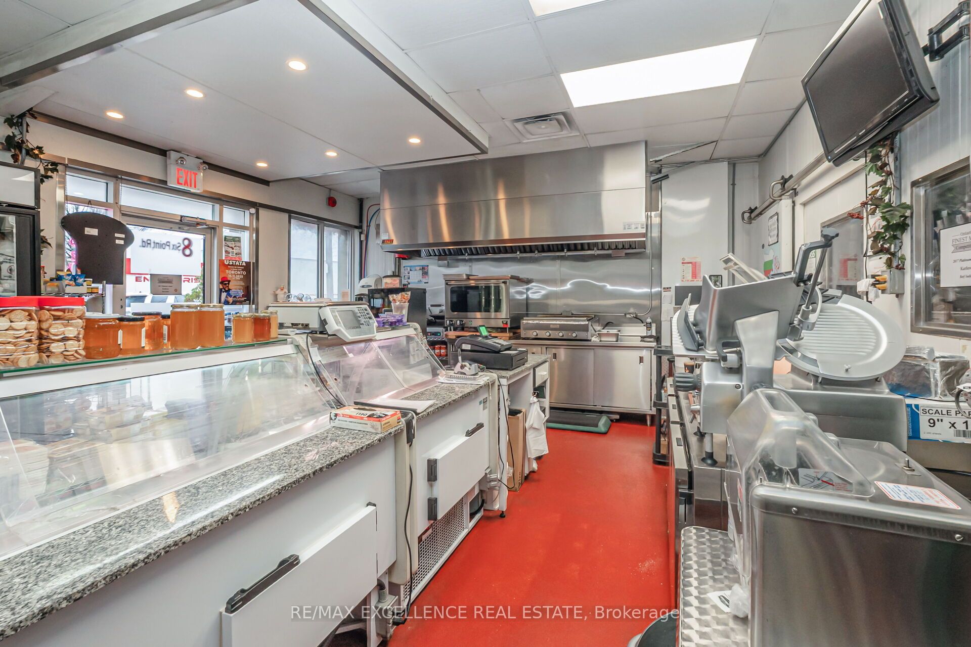 8 Six Point Road Property Photo 6