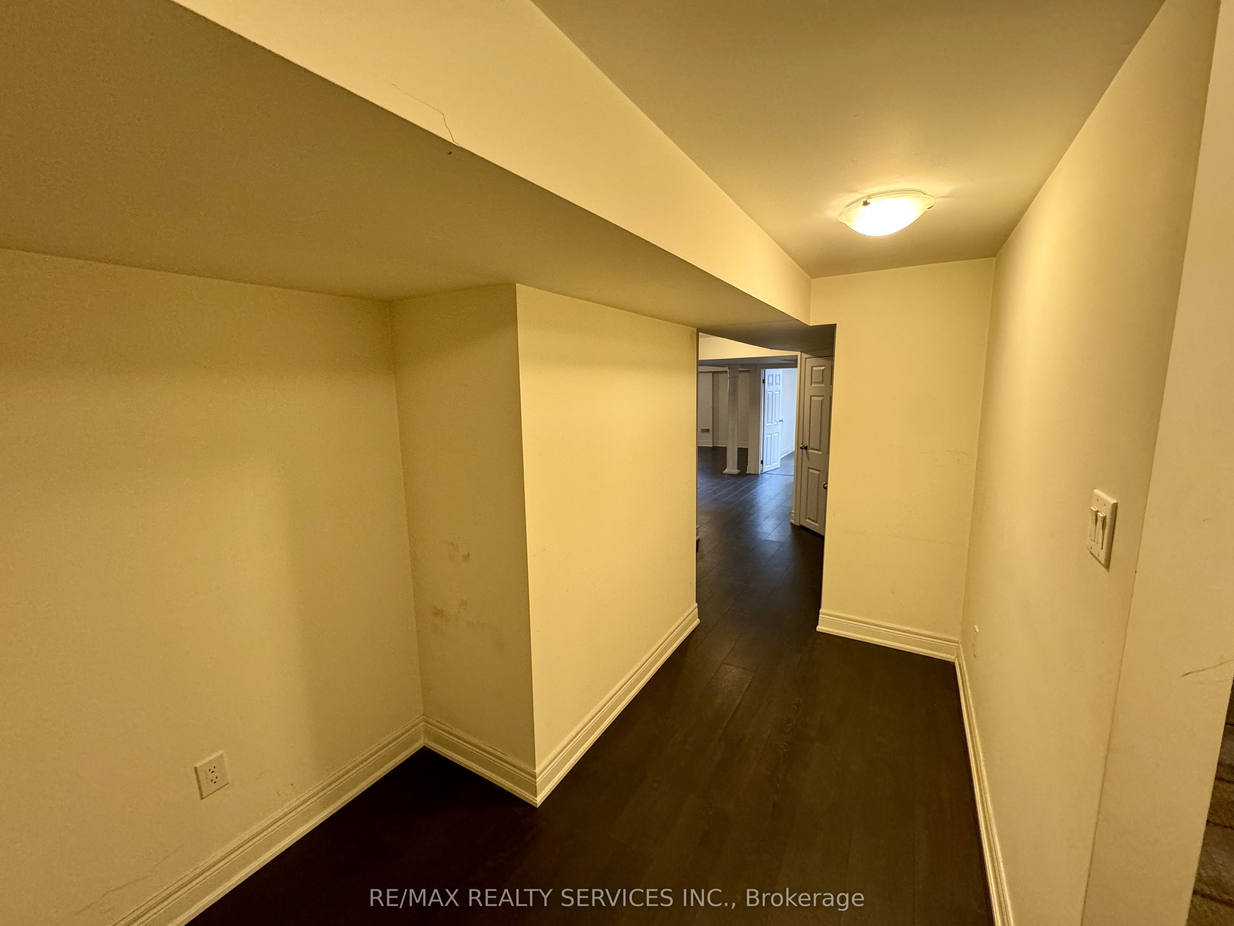 203 Sussexvale Dr Property Photo 2