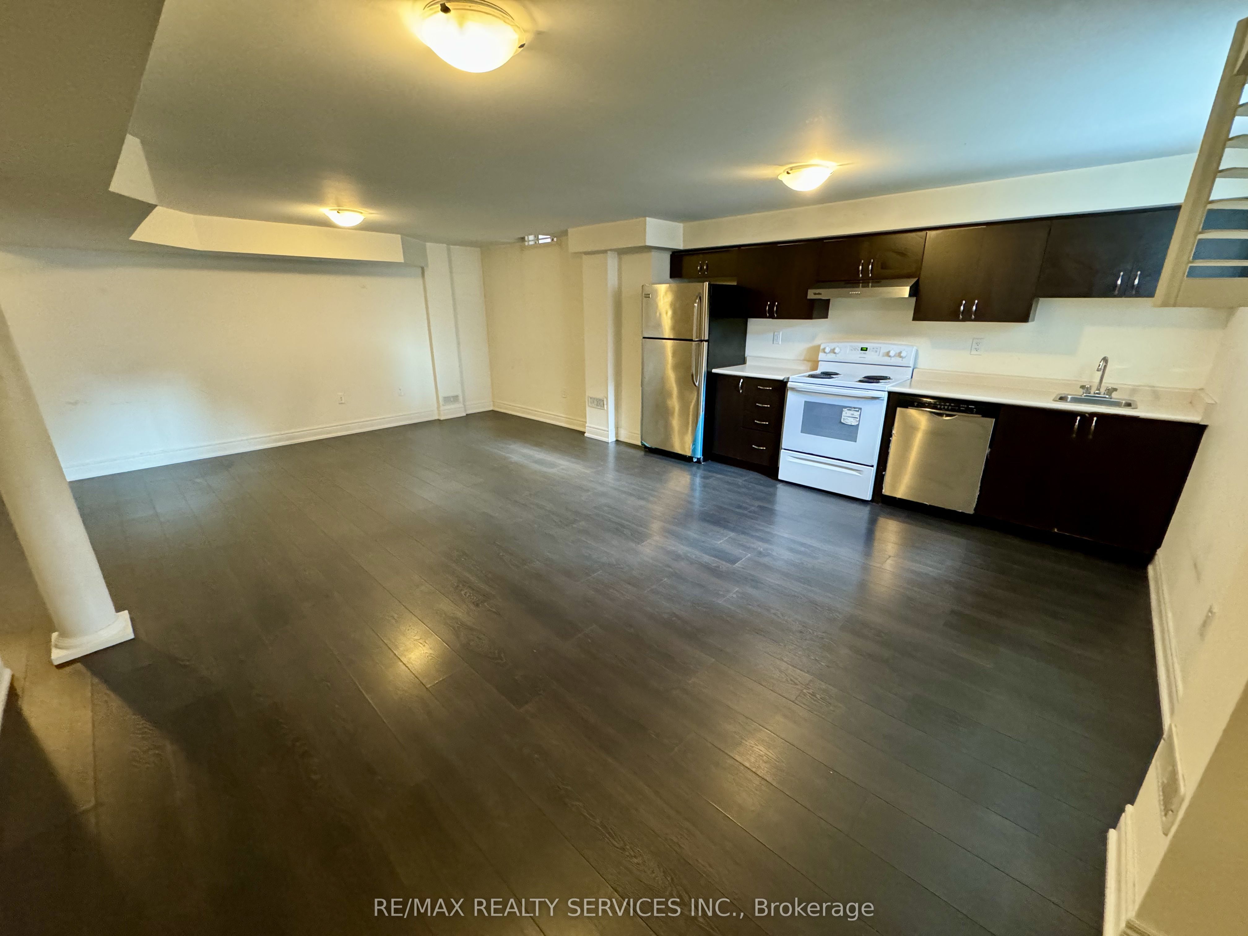 203 Sussexvale Dr Property Photo 6