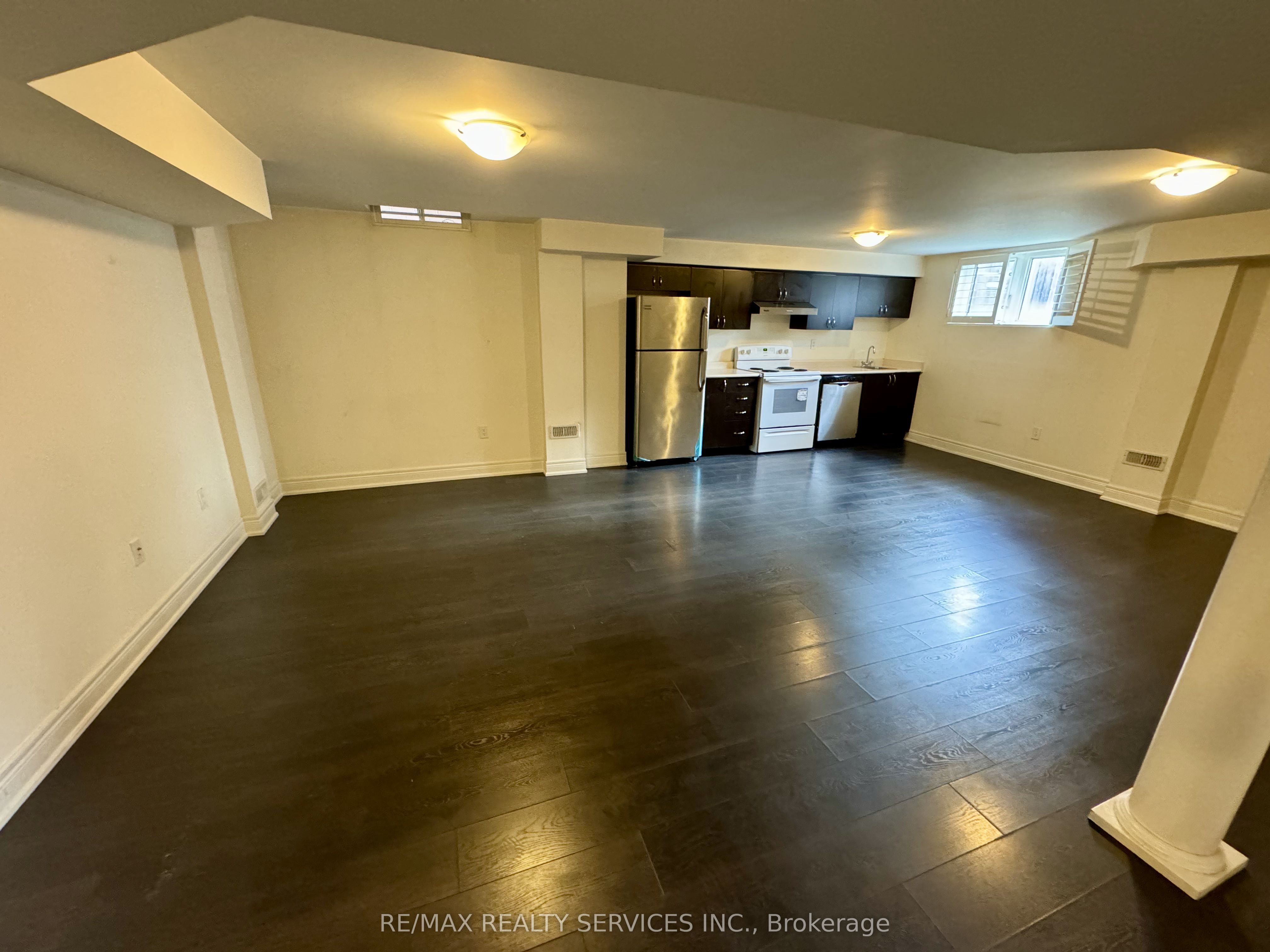 203 Sussexvale Dr Property Photo 7