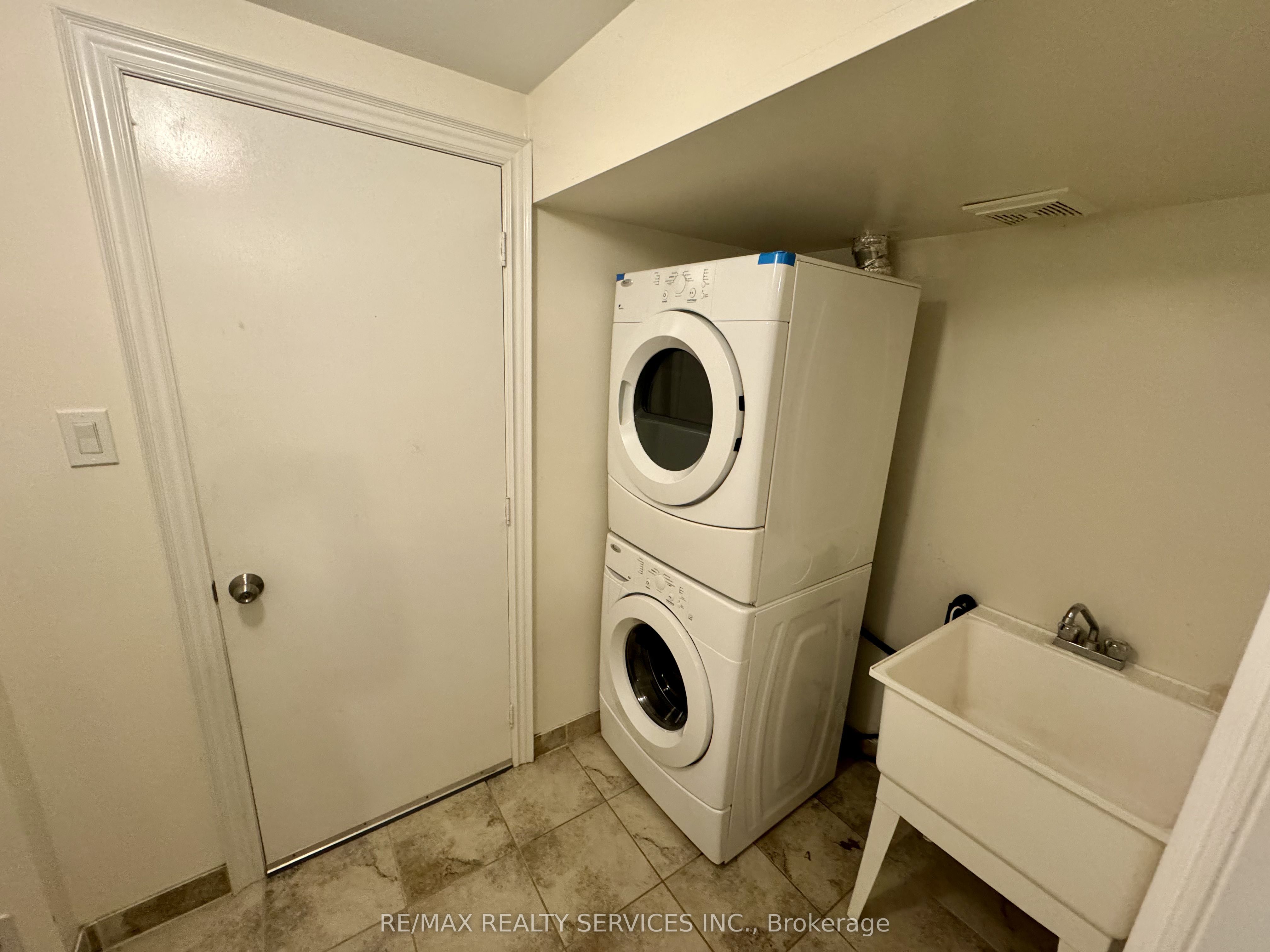 203 Sussexvale Dr Property Photo 8