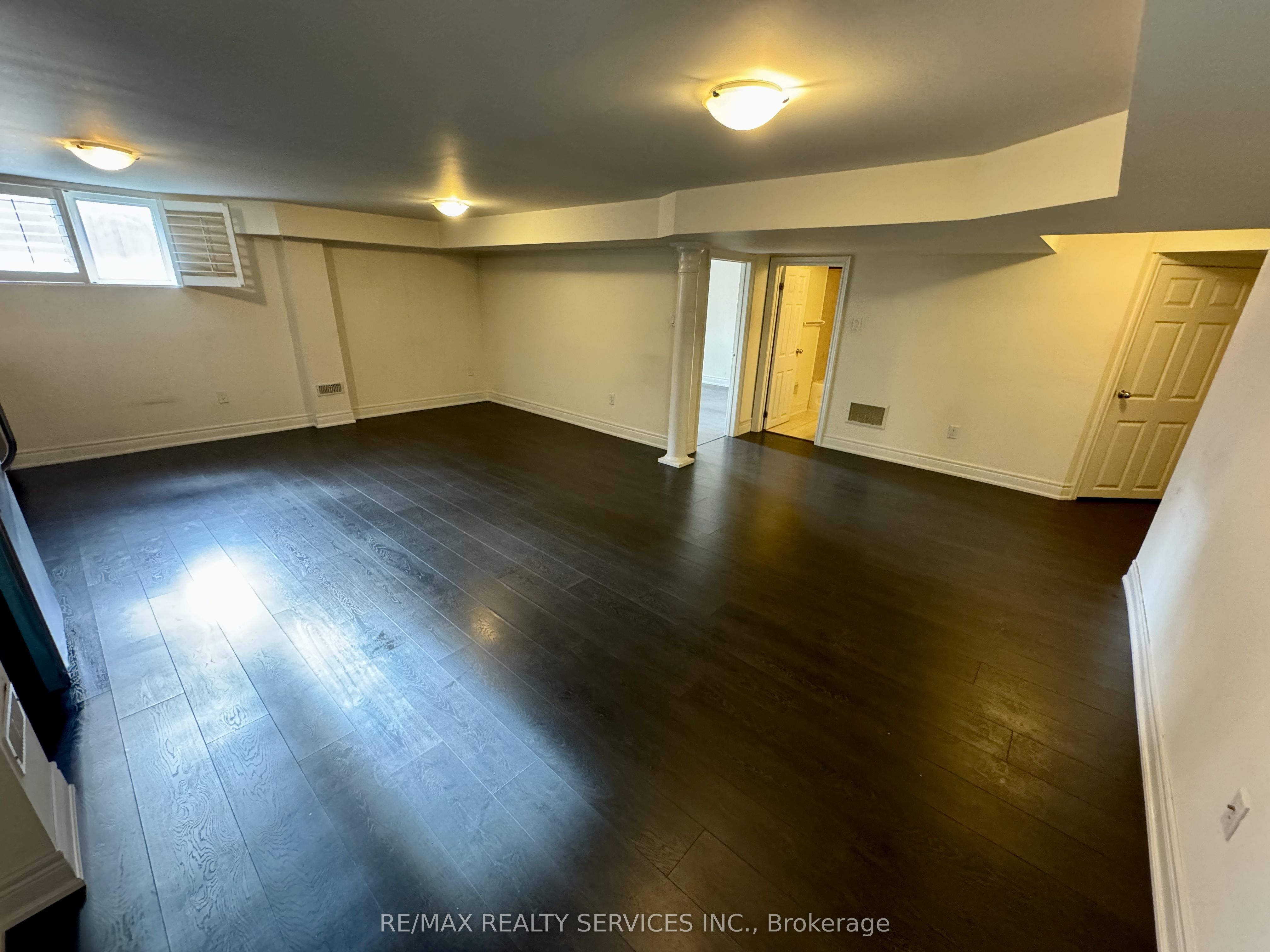 203 Sussexvale Dr Property Photo 10